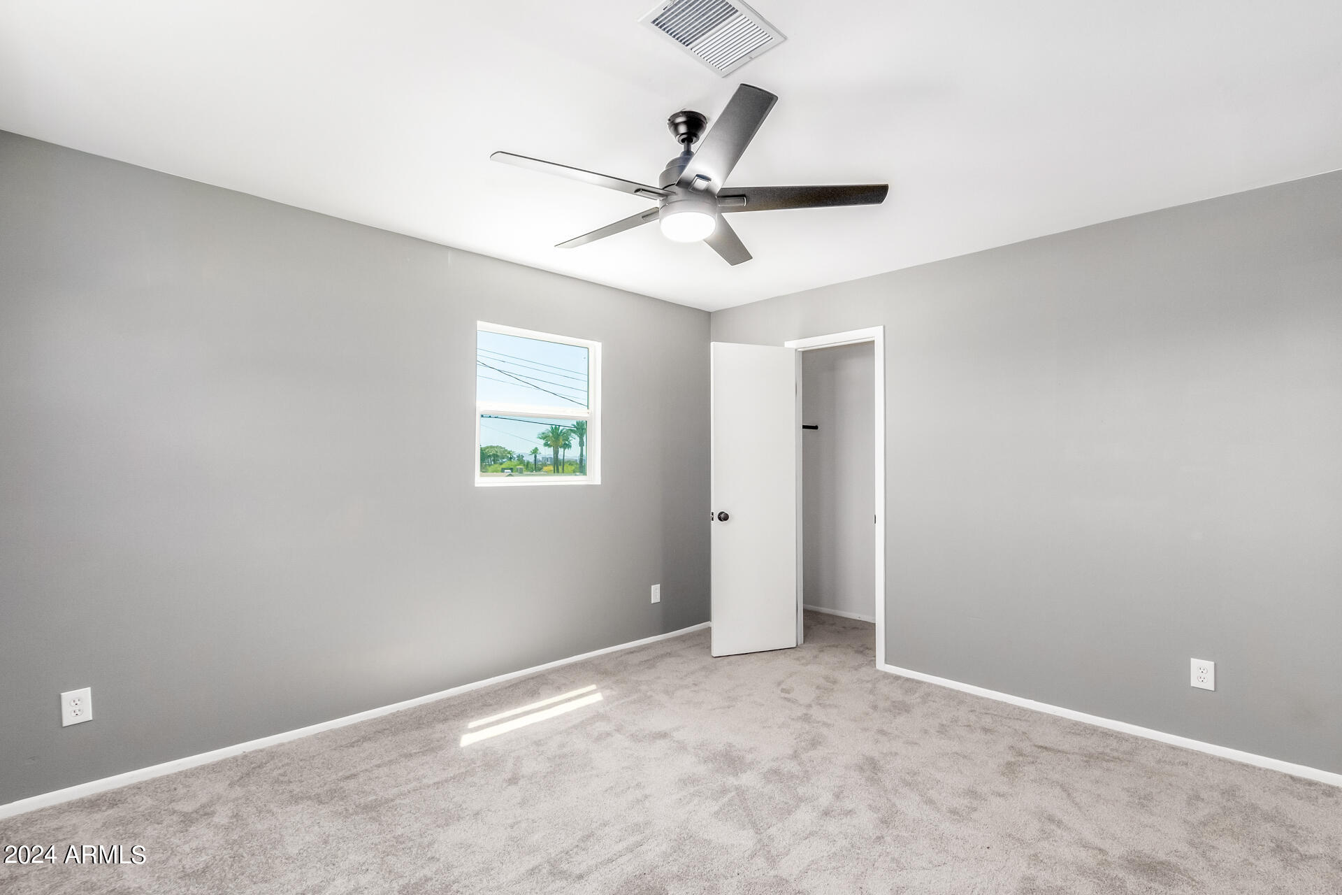 1945 E CLARENDON Avenue