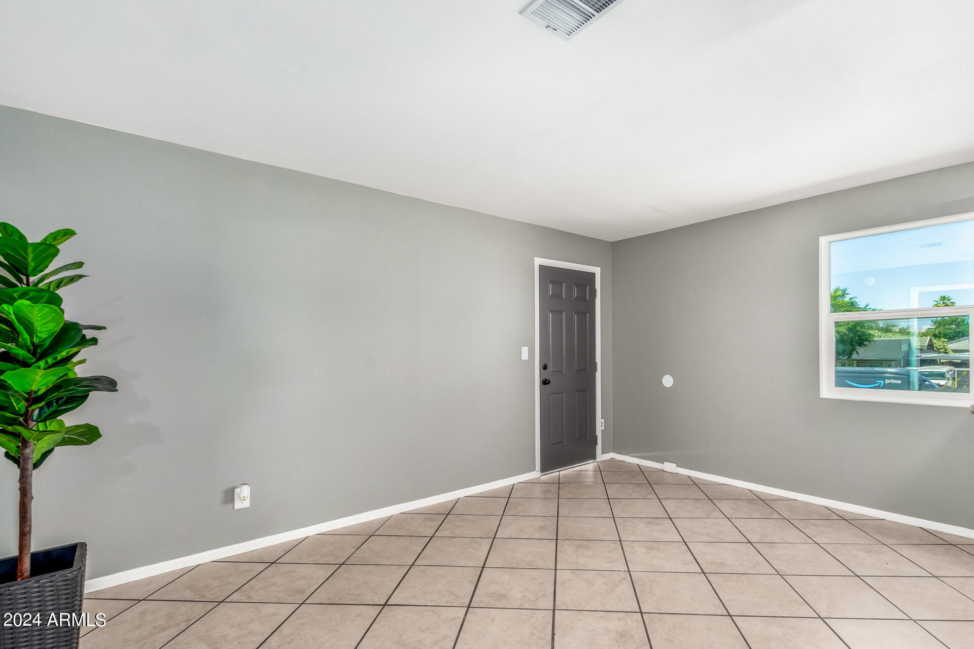 1945 E CLARENDON Avenue