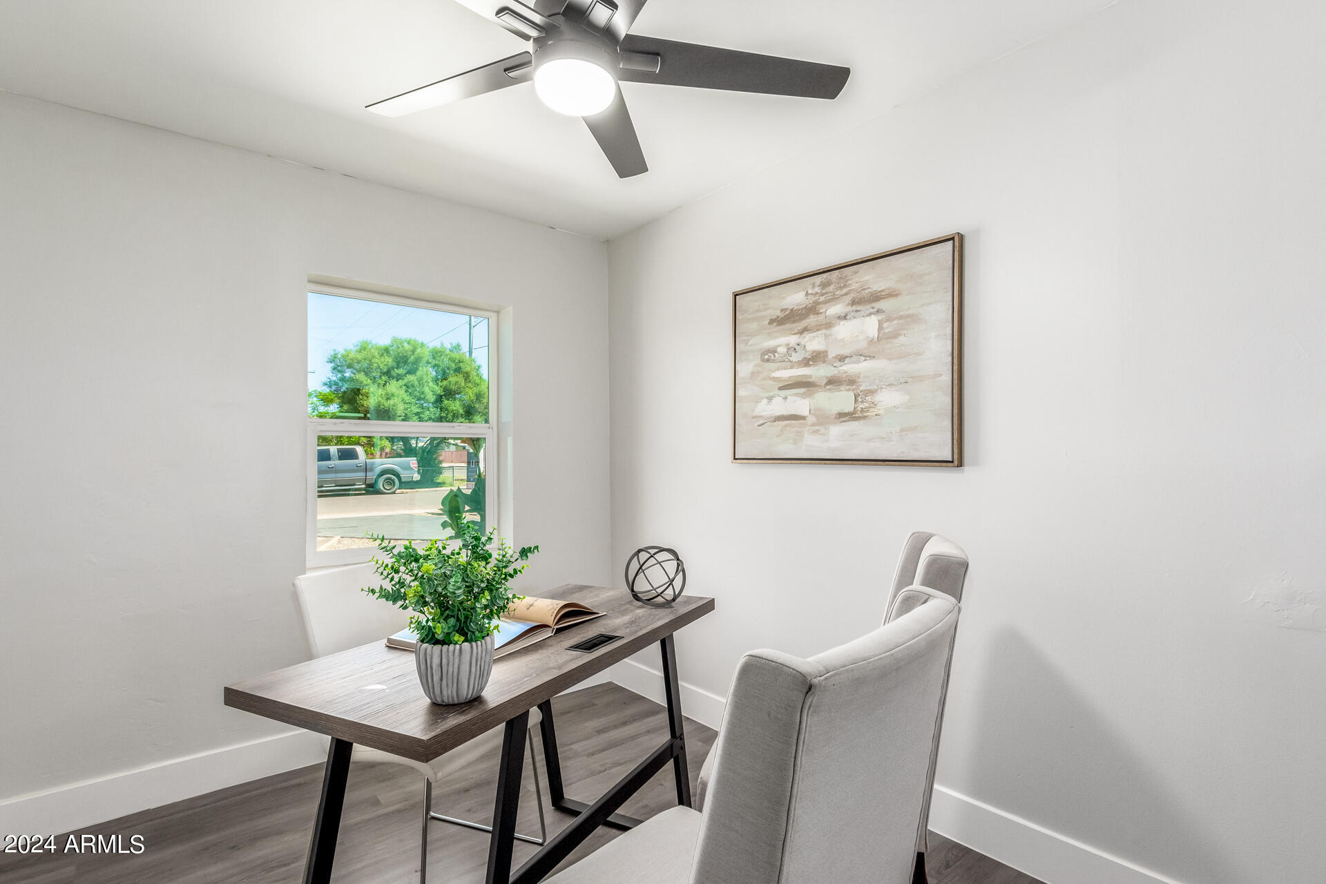 1945 E CLARENDON Avenue