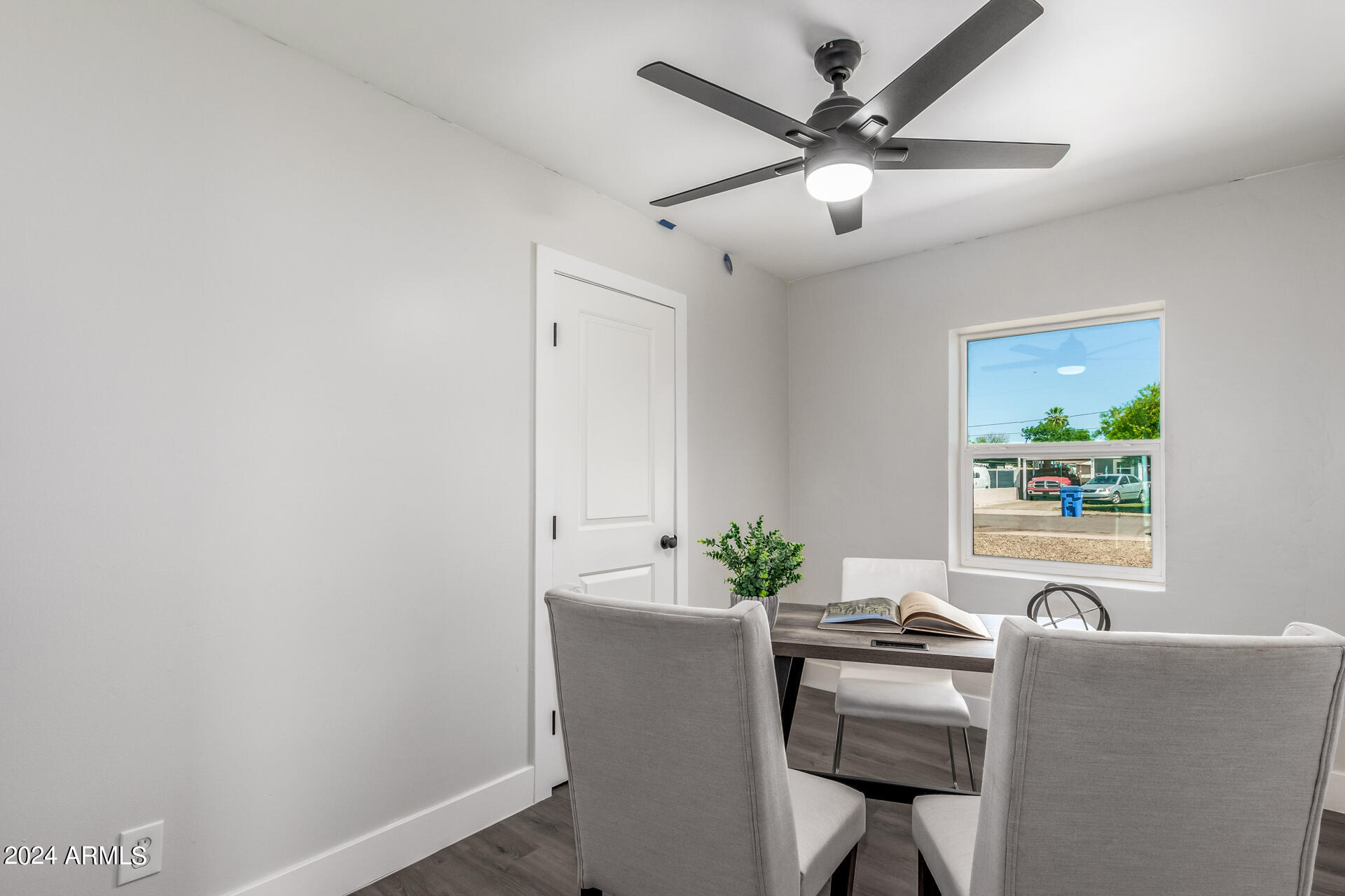 1945 E CLARENDON Avenue