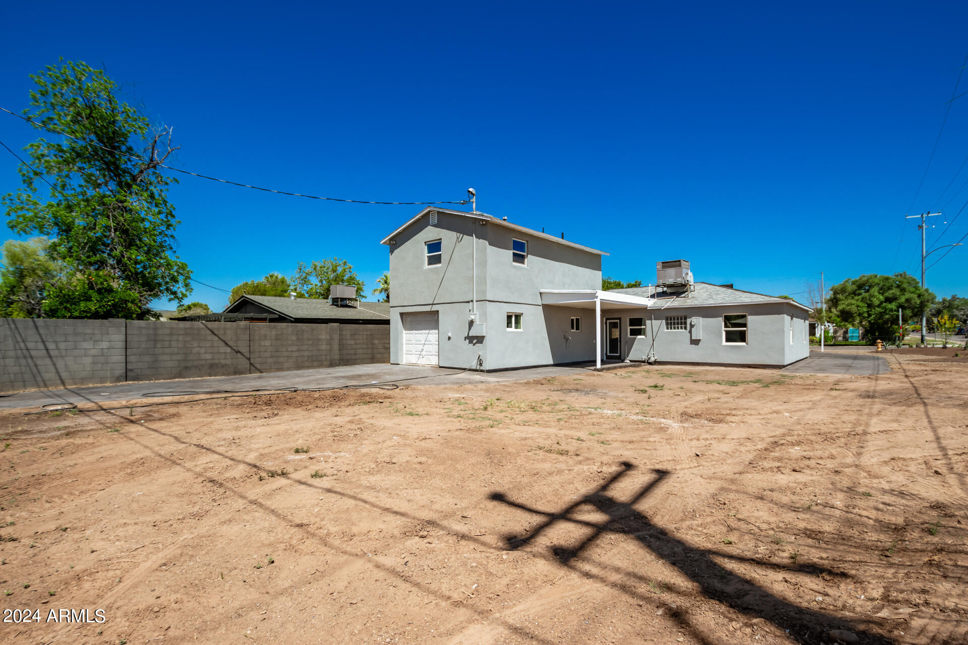 1945 E CLARENDON Avenue