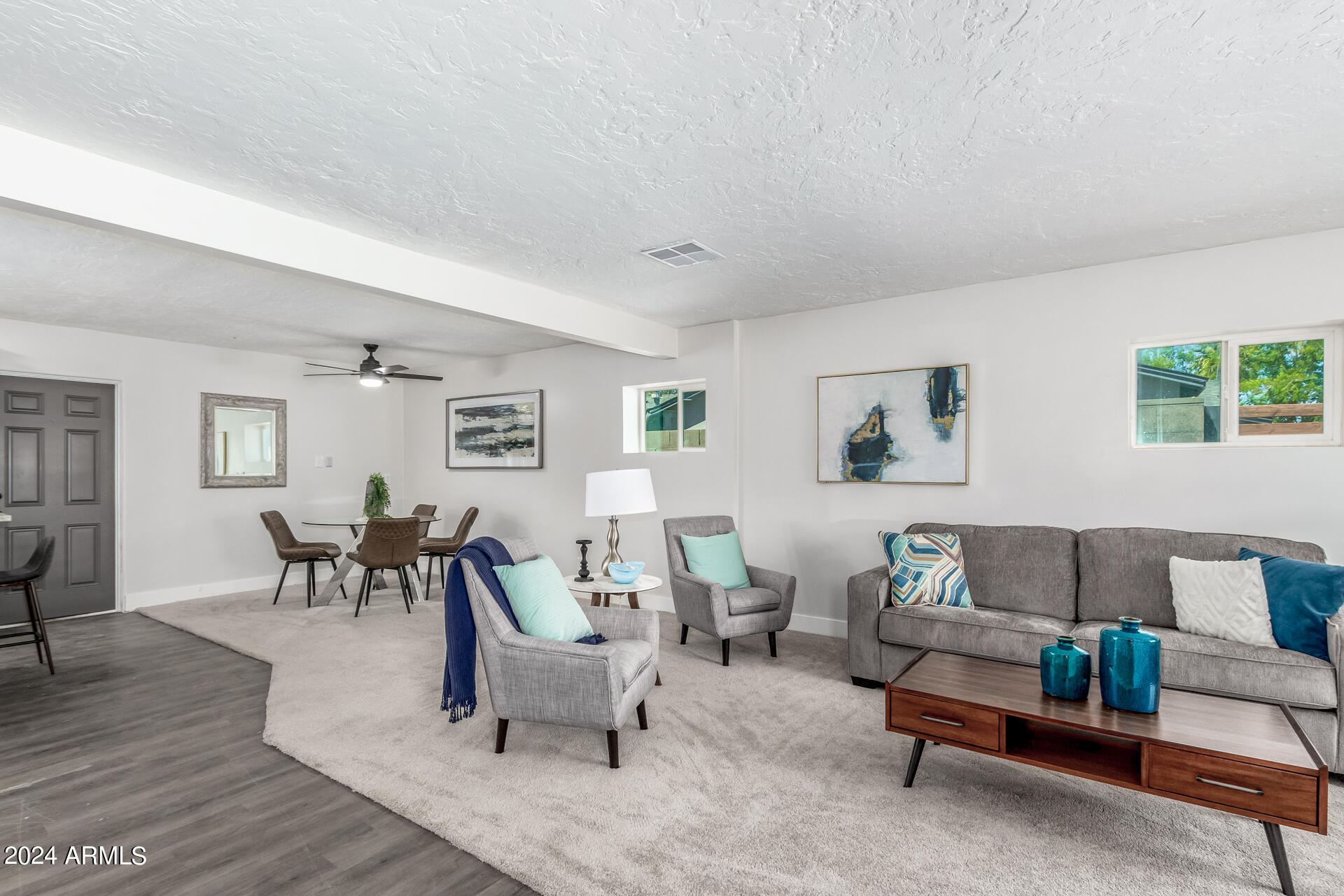 1945 E CLARENDON Avenue