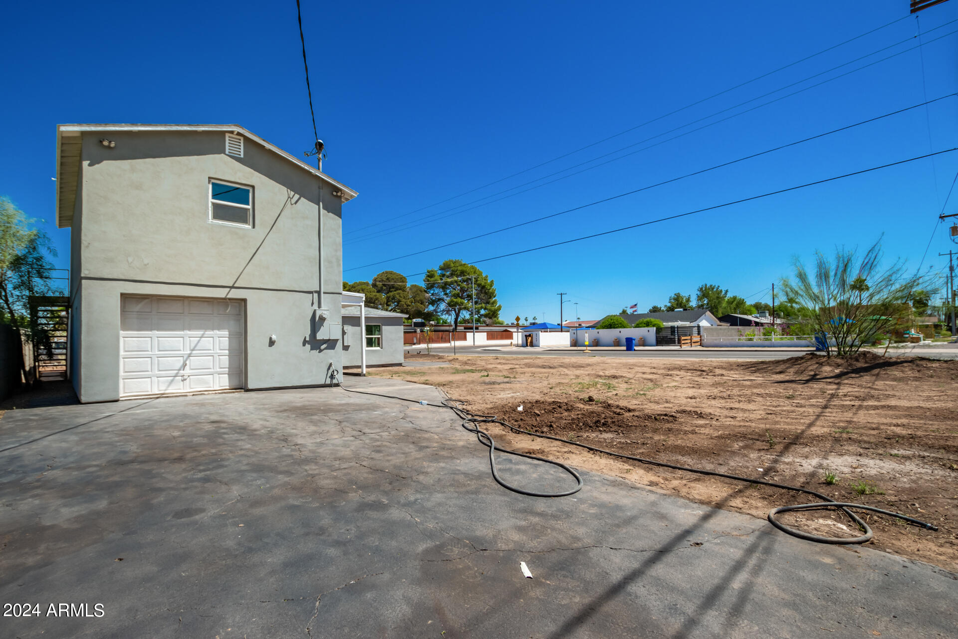 1945 E CLARENDON Avenue