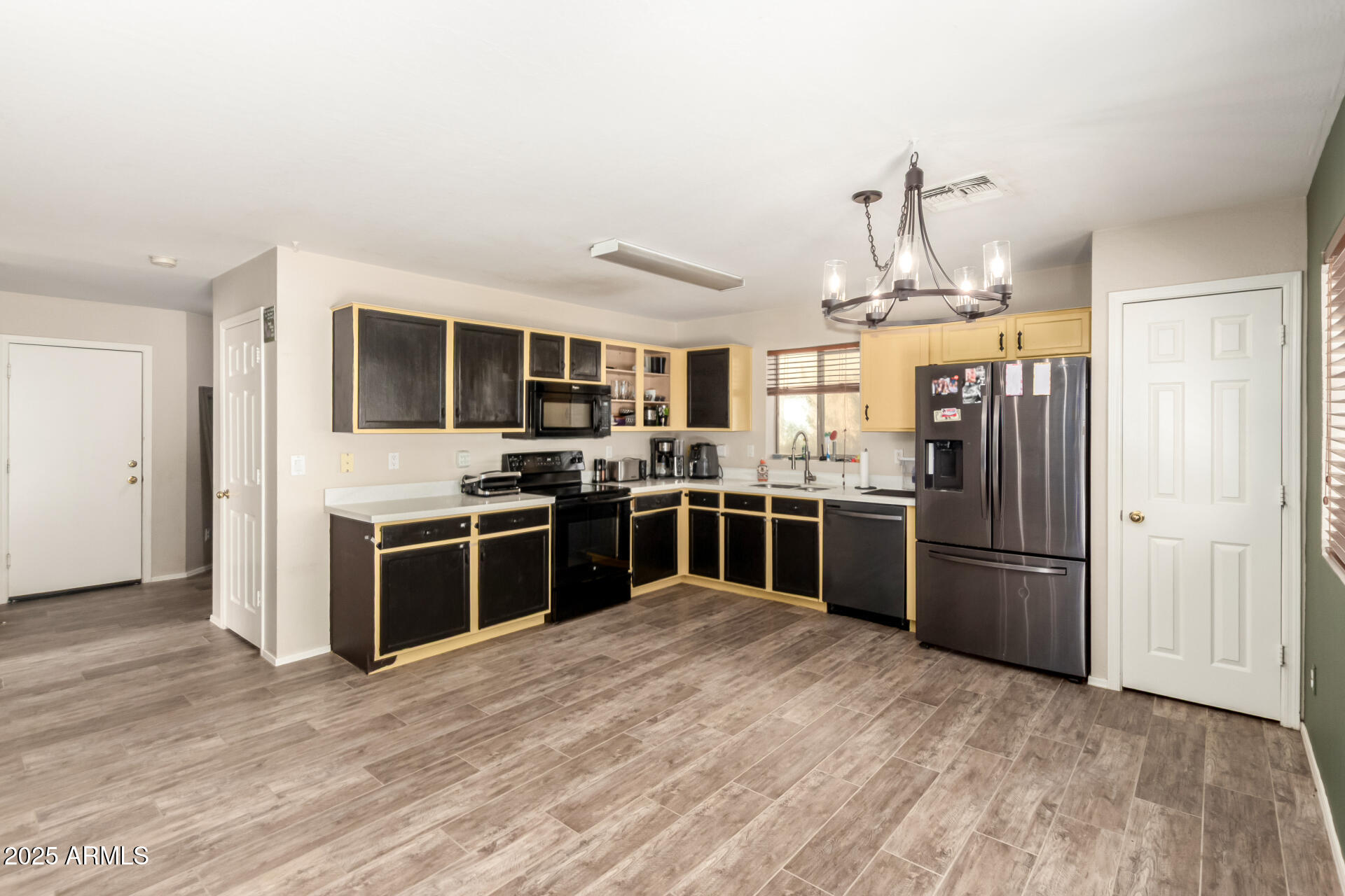 3049 W SANTA CRUZ Avenue