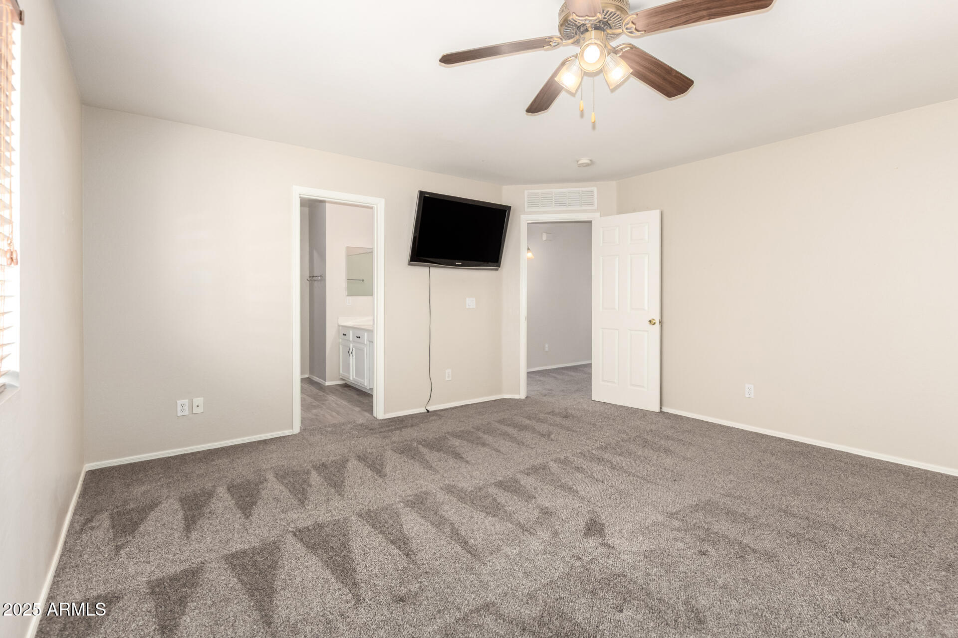 3049 W SANTA CRUZ Avenue