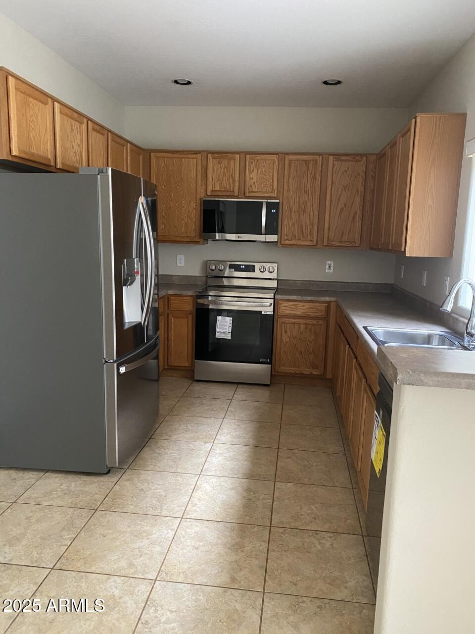 2027 E UNIVERSITY Drive, 120