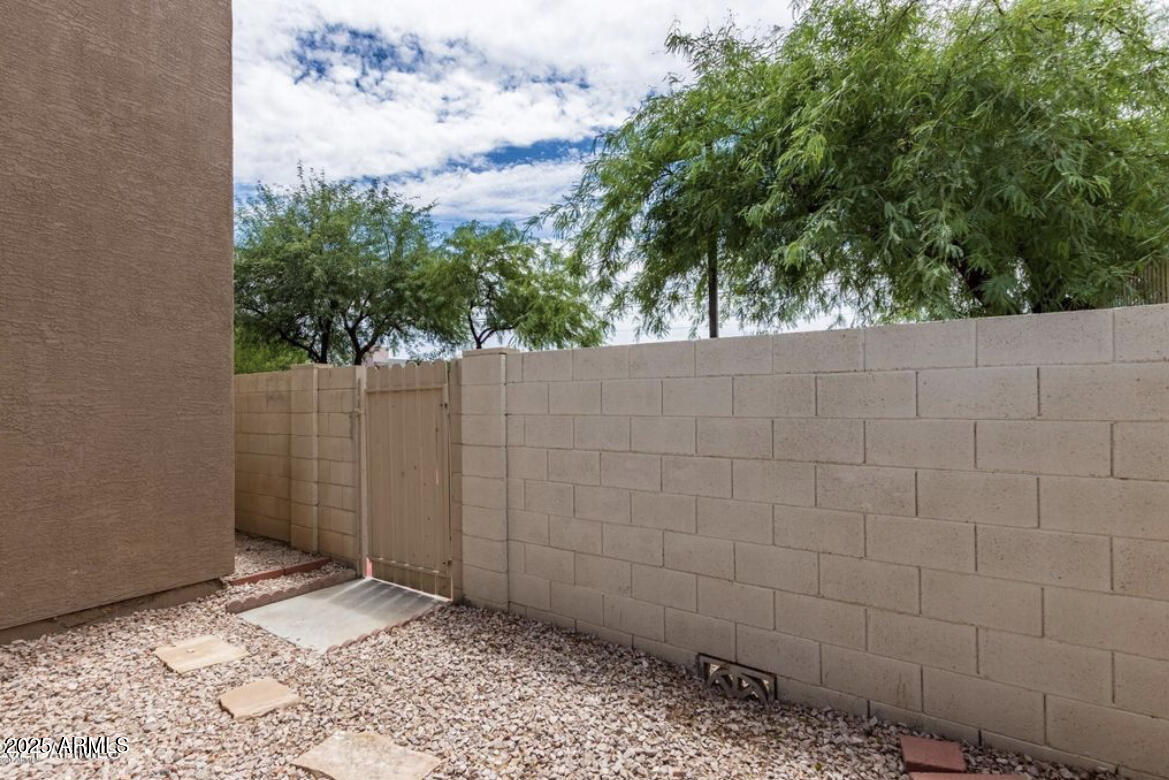 2027 E UNIVERSITY Drive, 120