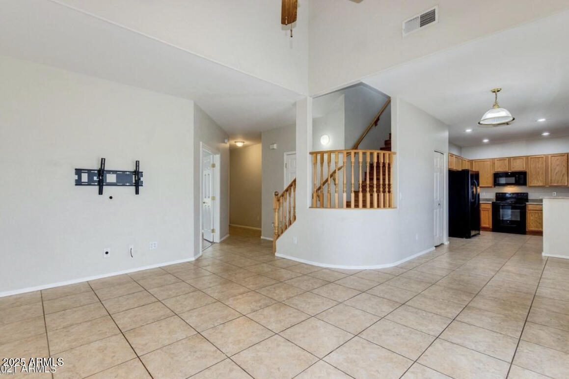 2027 E UNIVERSITY Drive, 120