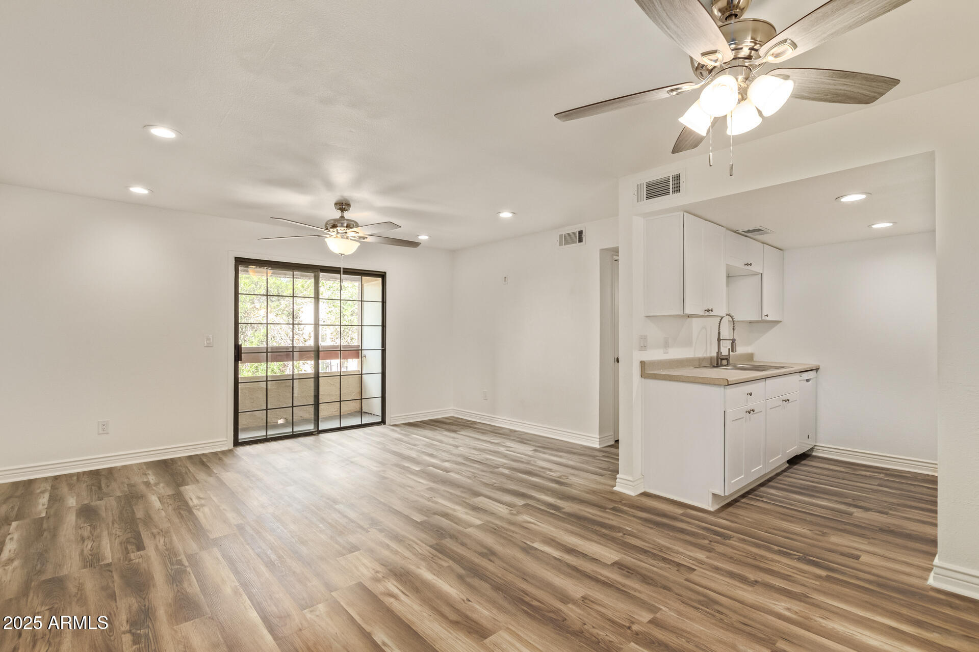 3131 W COCHISE Drive, 252
