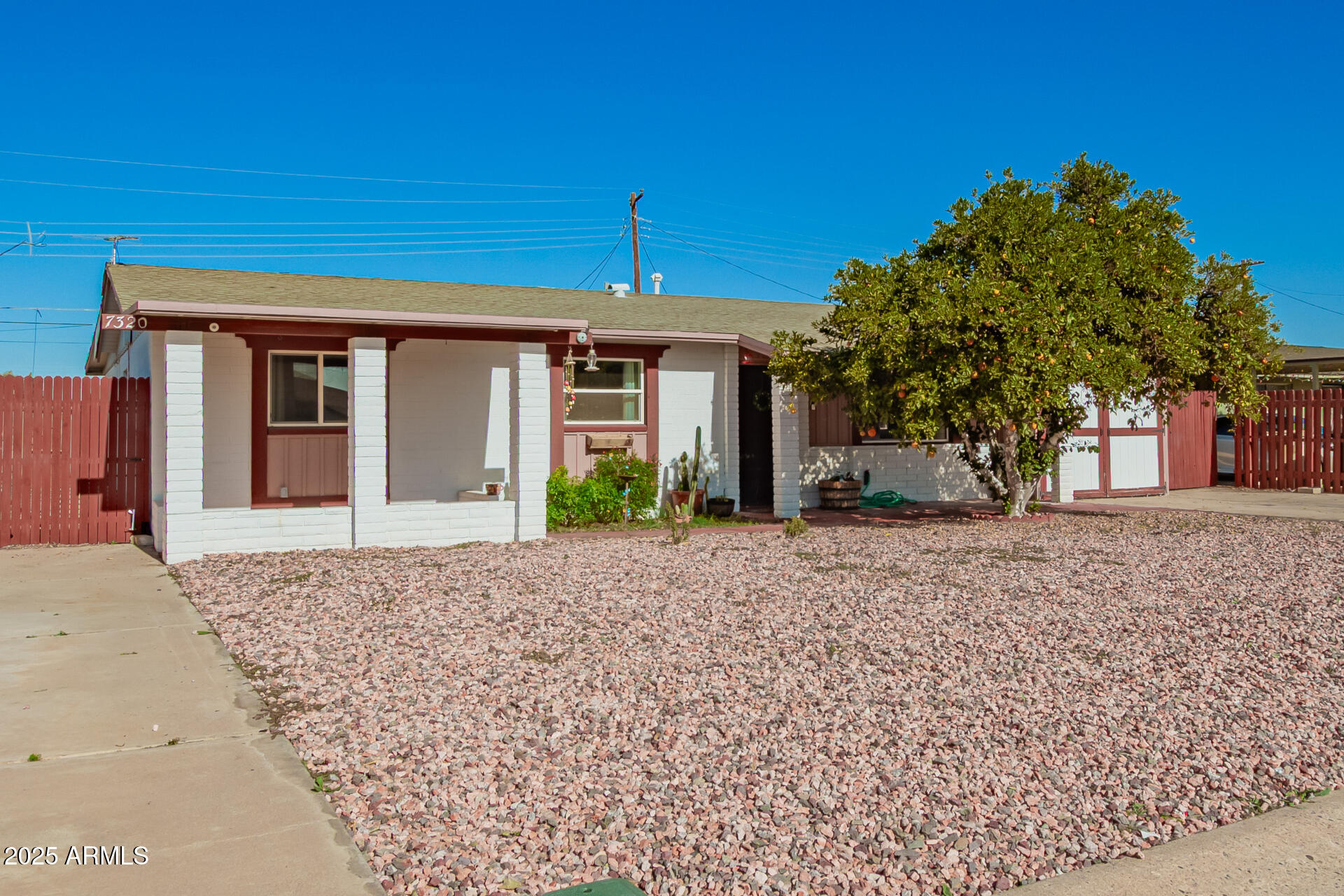 7320 W CINNABAR Avenue