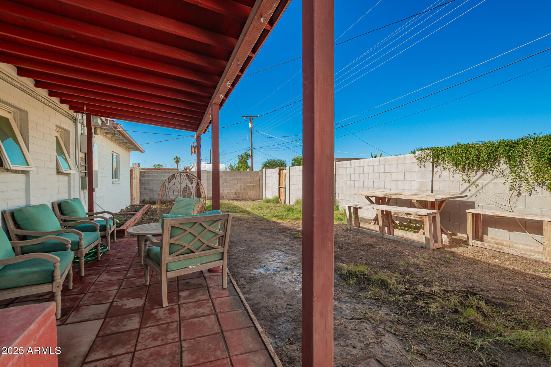 7320 W CINNABAR Avenue