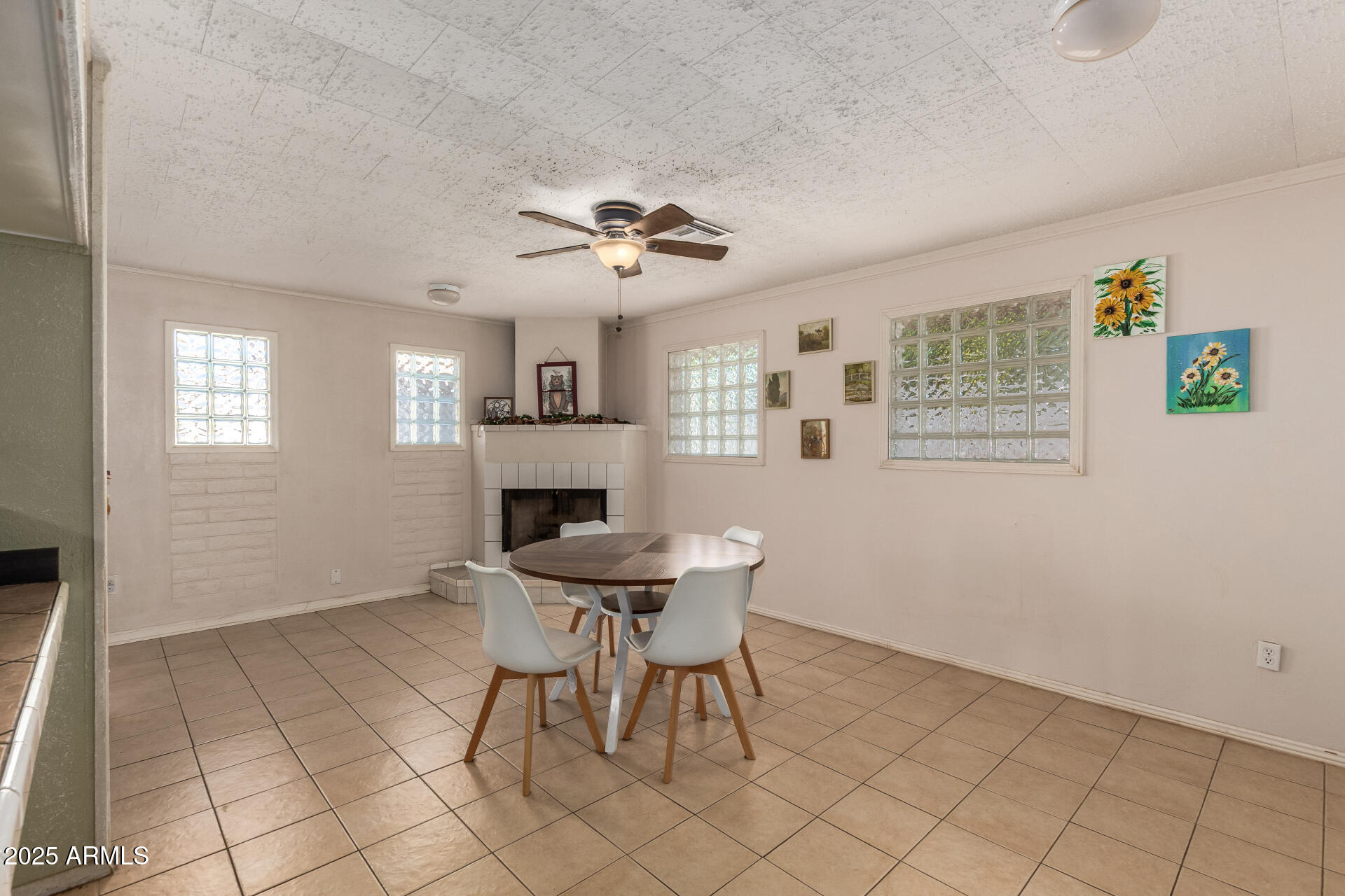 7320 W CINNABAR Avenue