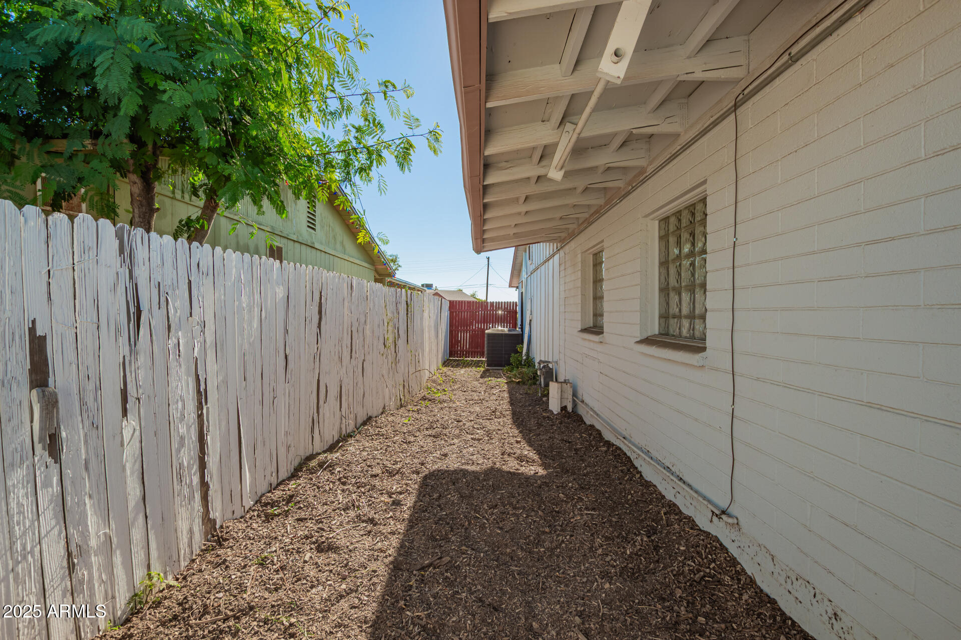 7320 W CINNABAR Avenue