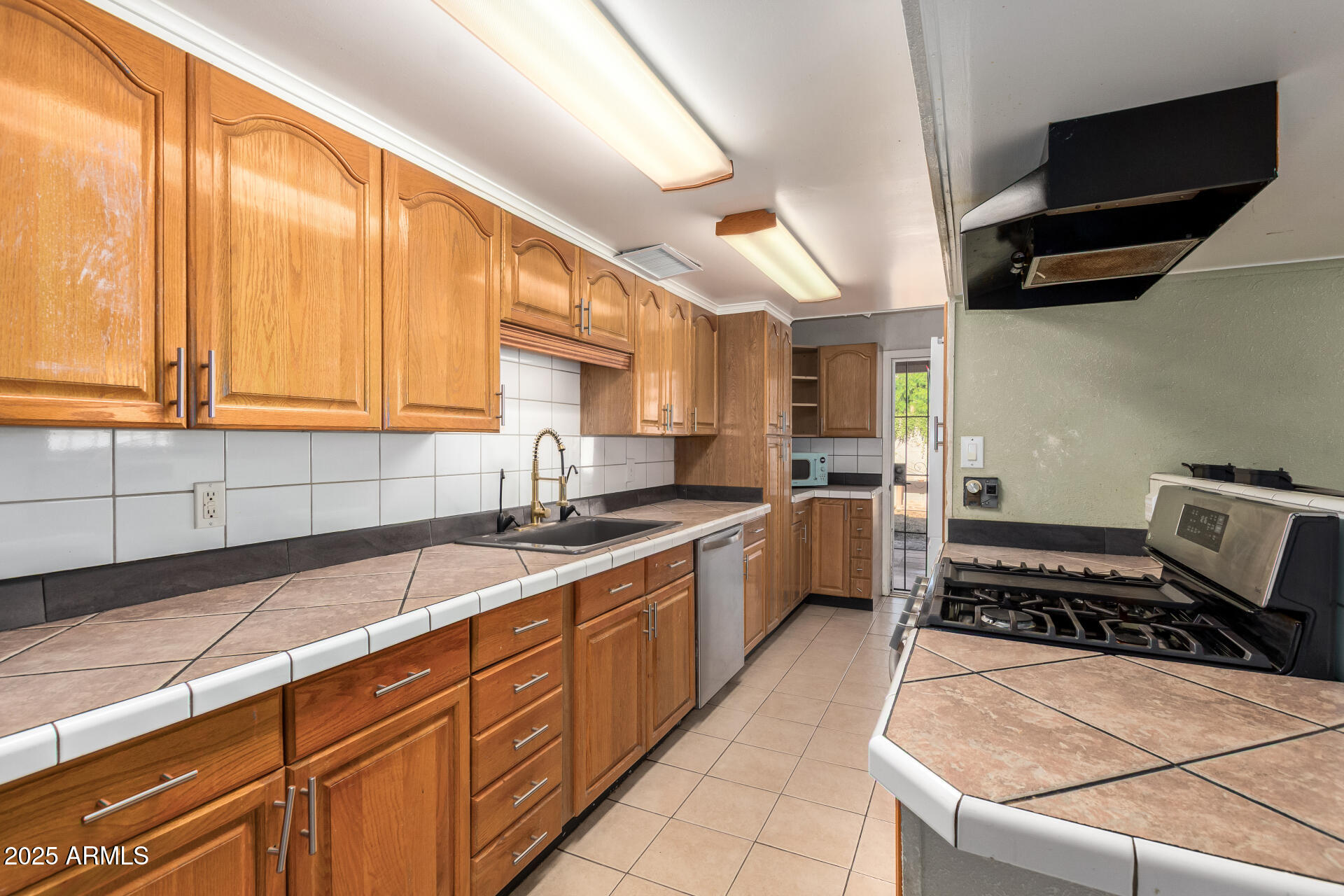 7320 W CINNABAR Avenue