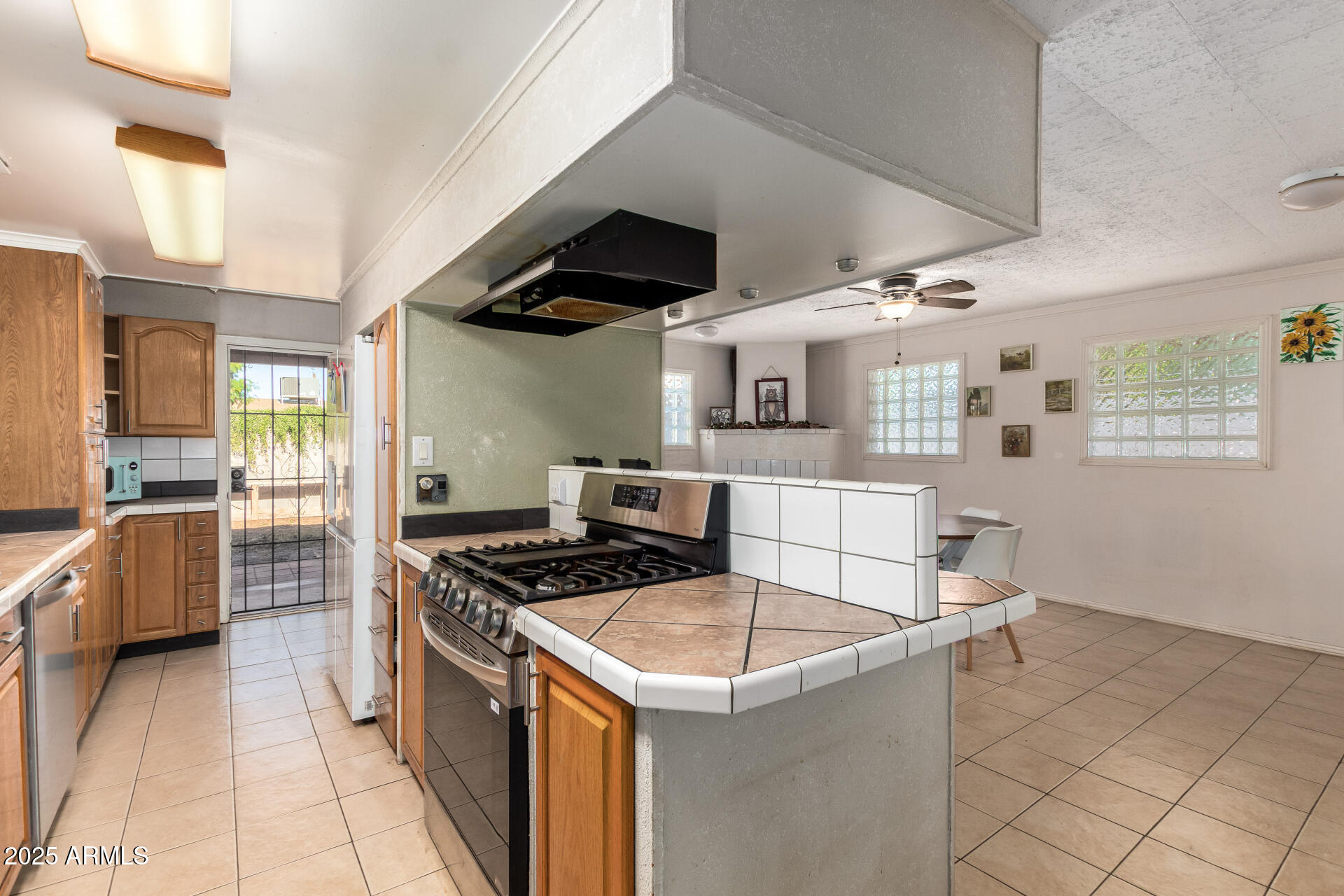 7320 W CINNABAR Avenue