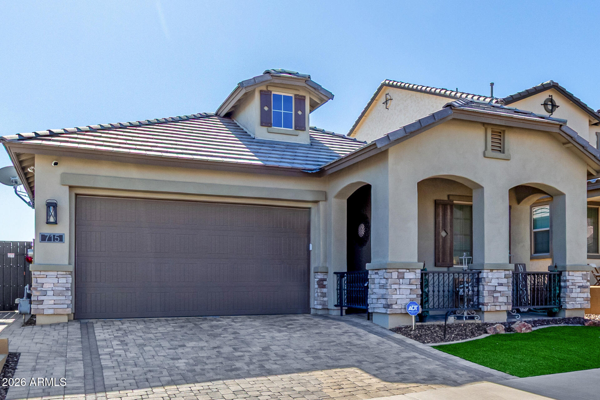 715 E SILVER FOX Way