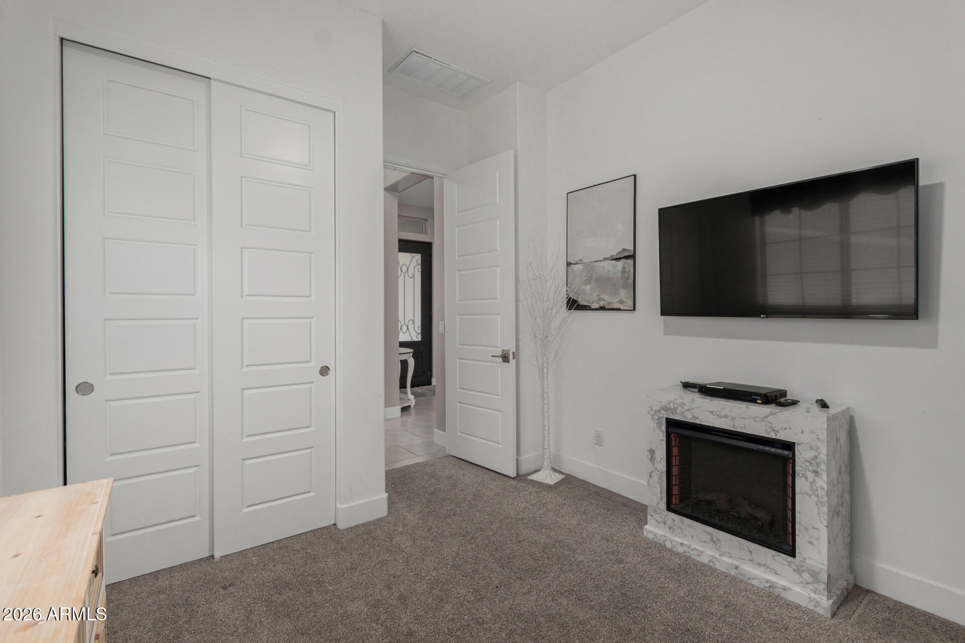 715 E SILVER FOX Way