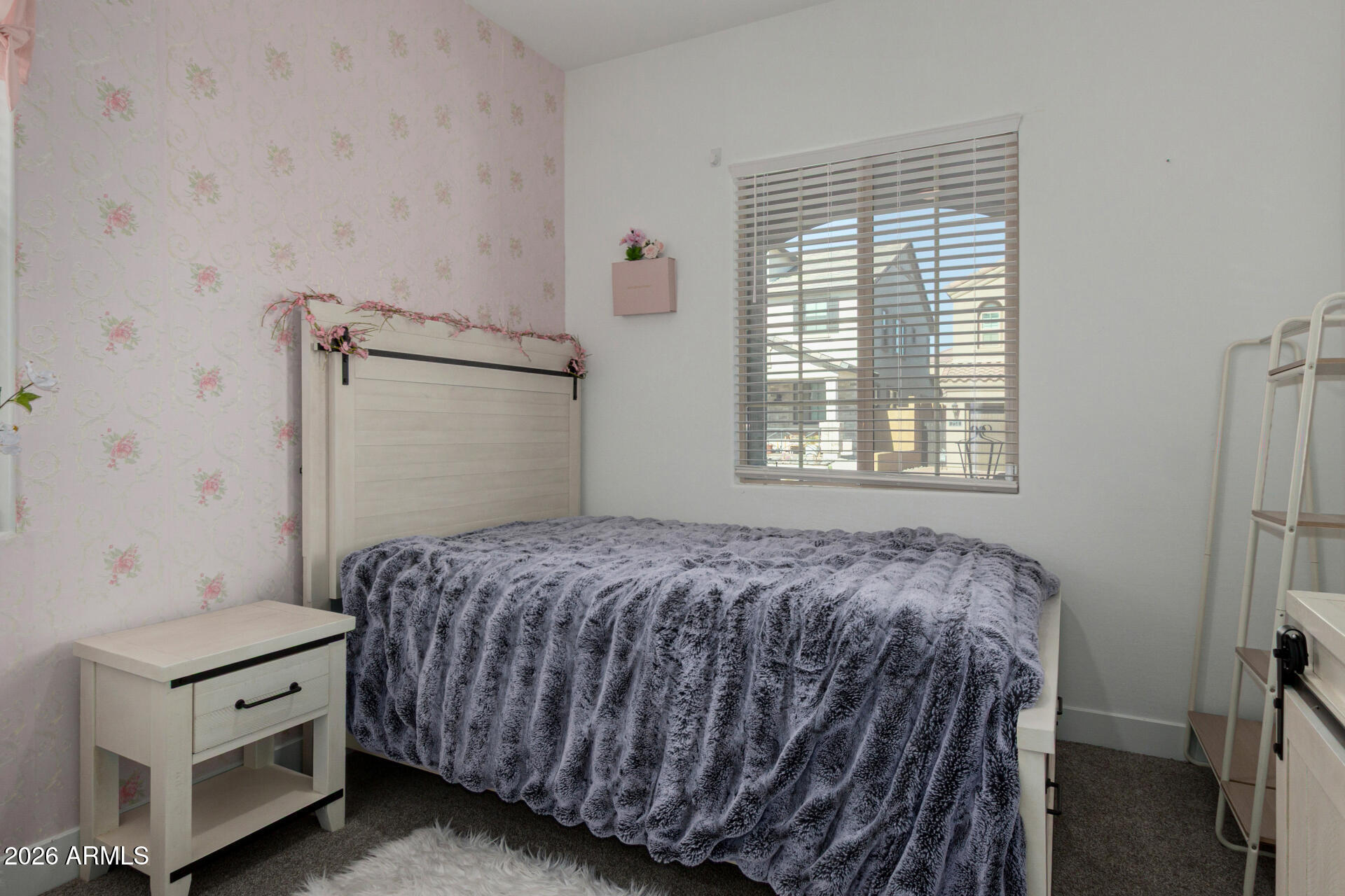 715 E SILVER FOX Way