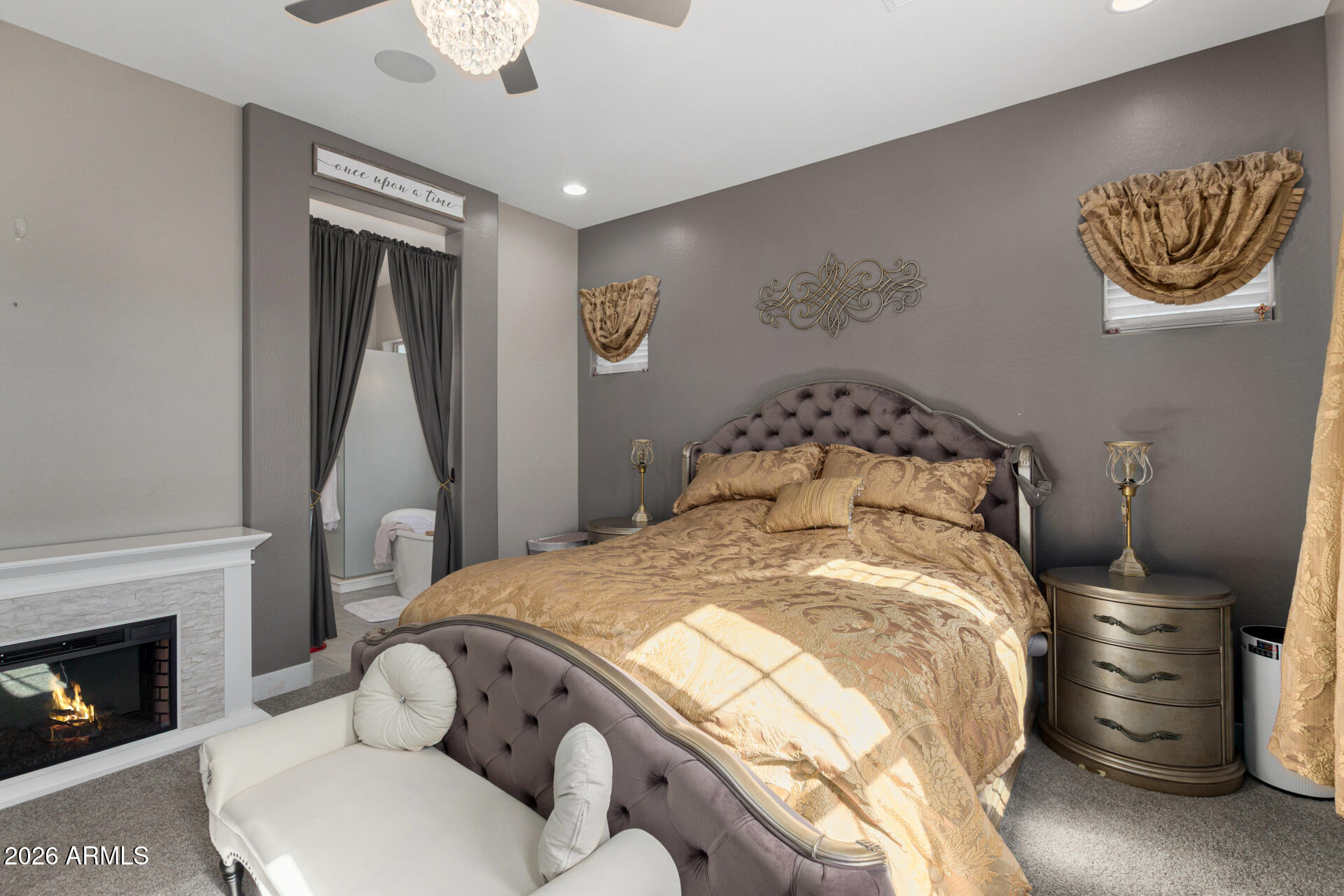 715 E SILVER FOX Way