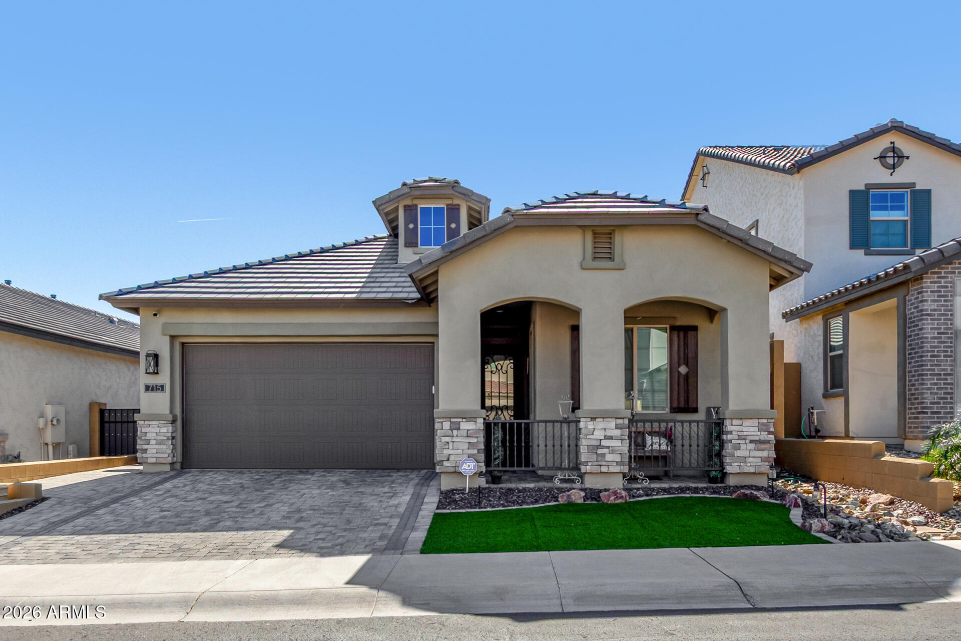 715 E SILVER FOX Way