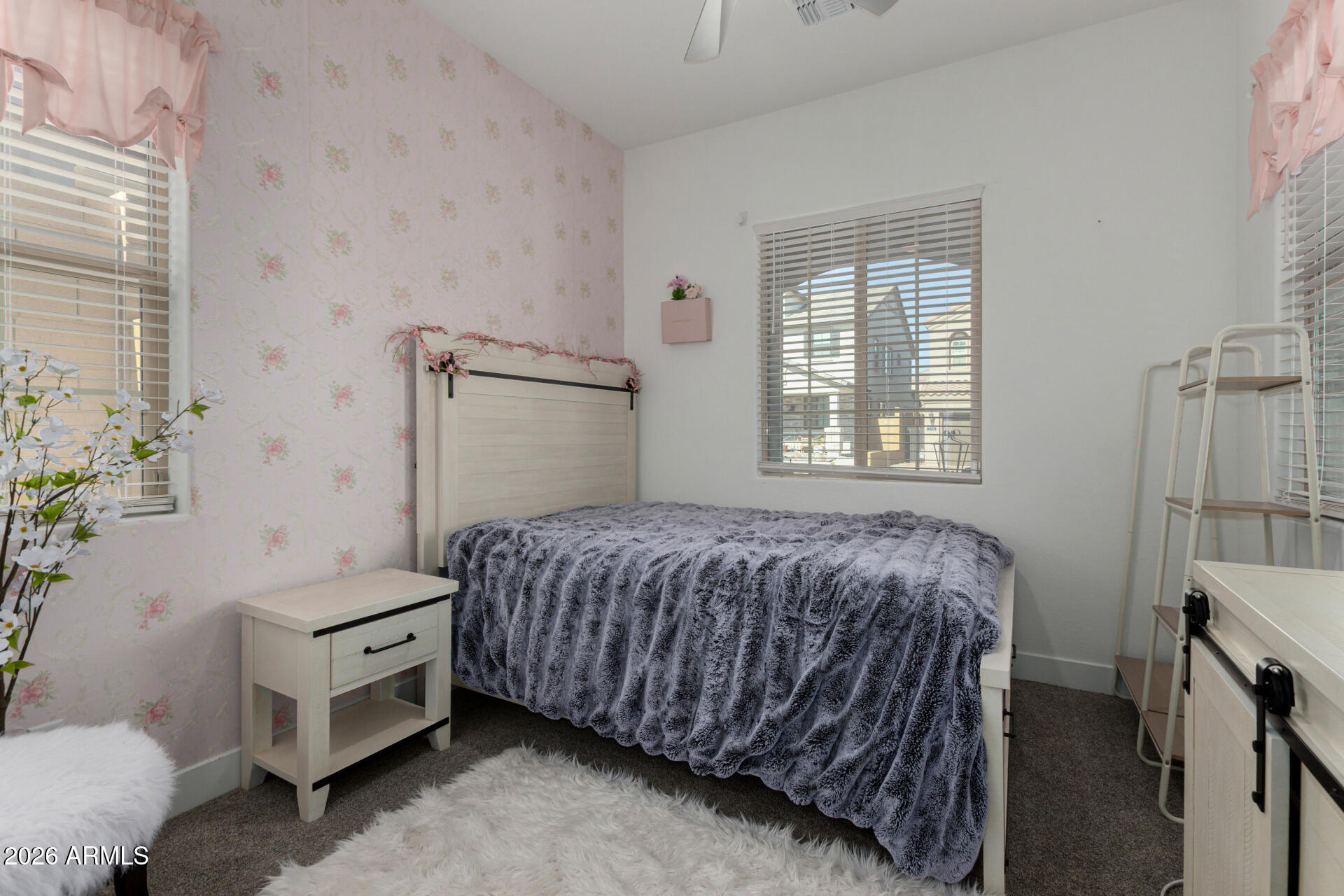 715 E SILVER FOX Way