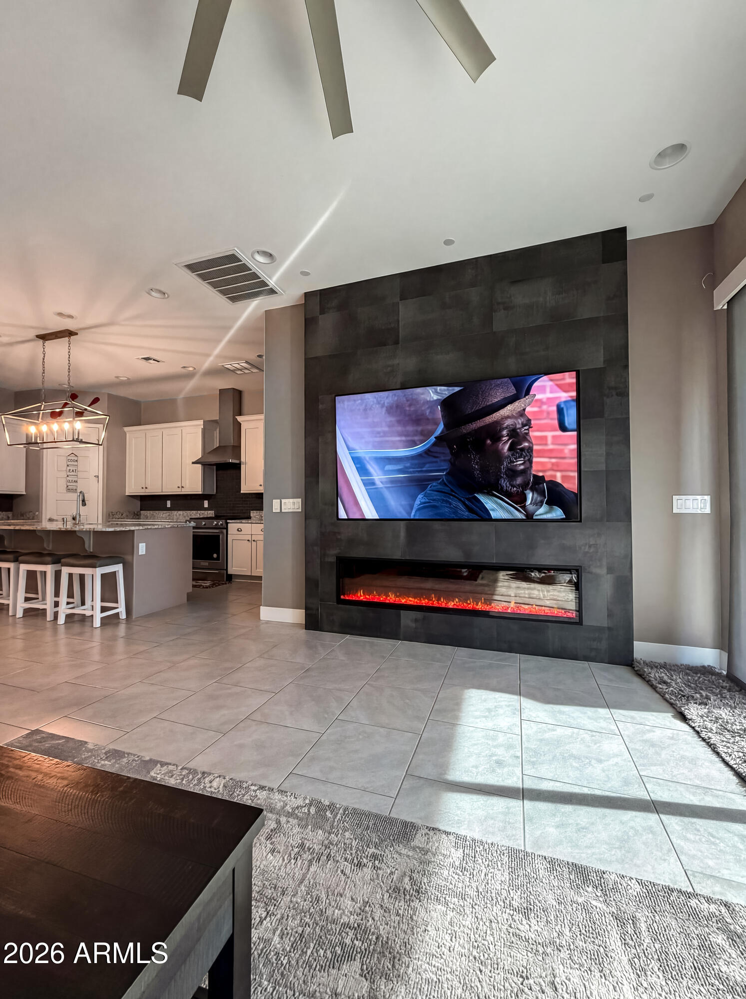 715 E SILVER FOX Way