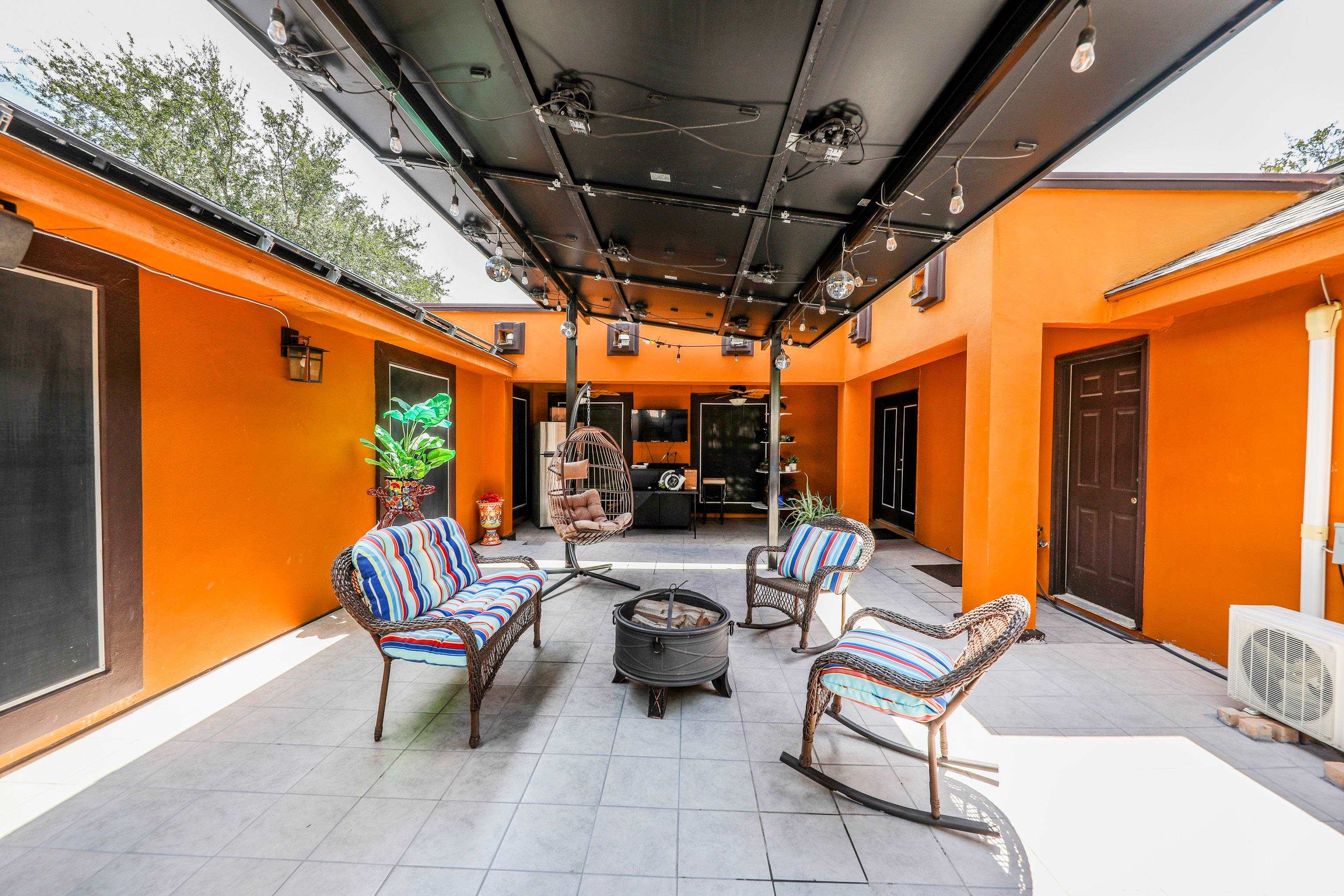 2040 Cochiti Dr