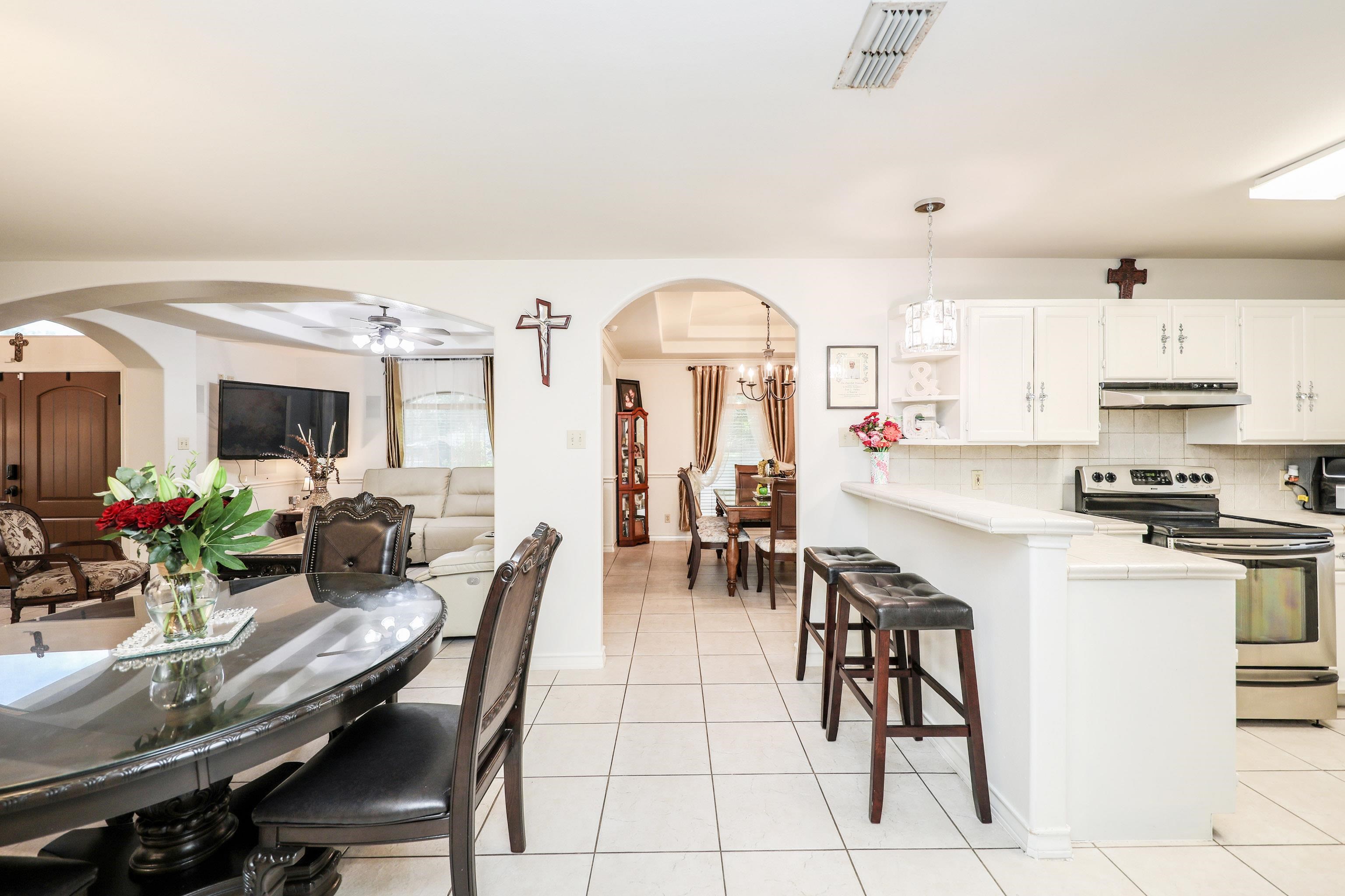 2040 Cochiti Dr