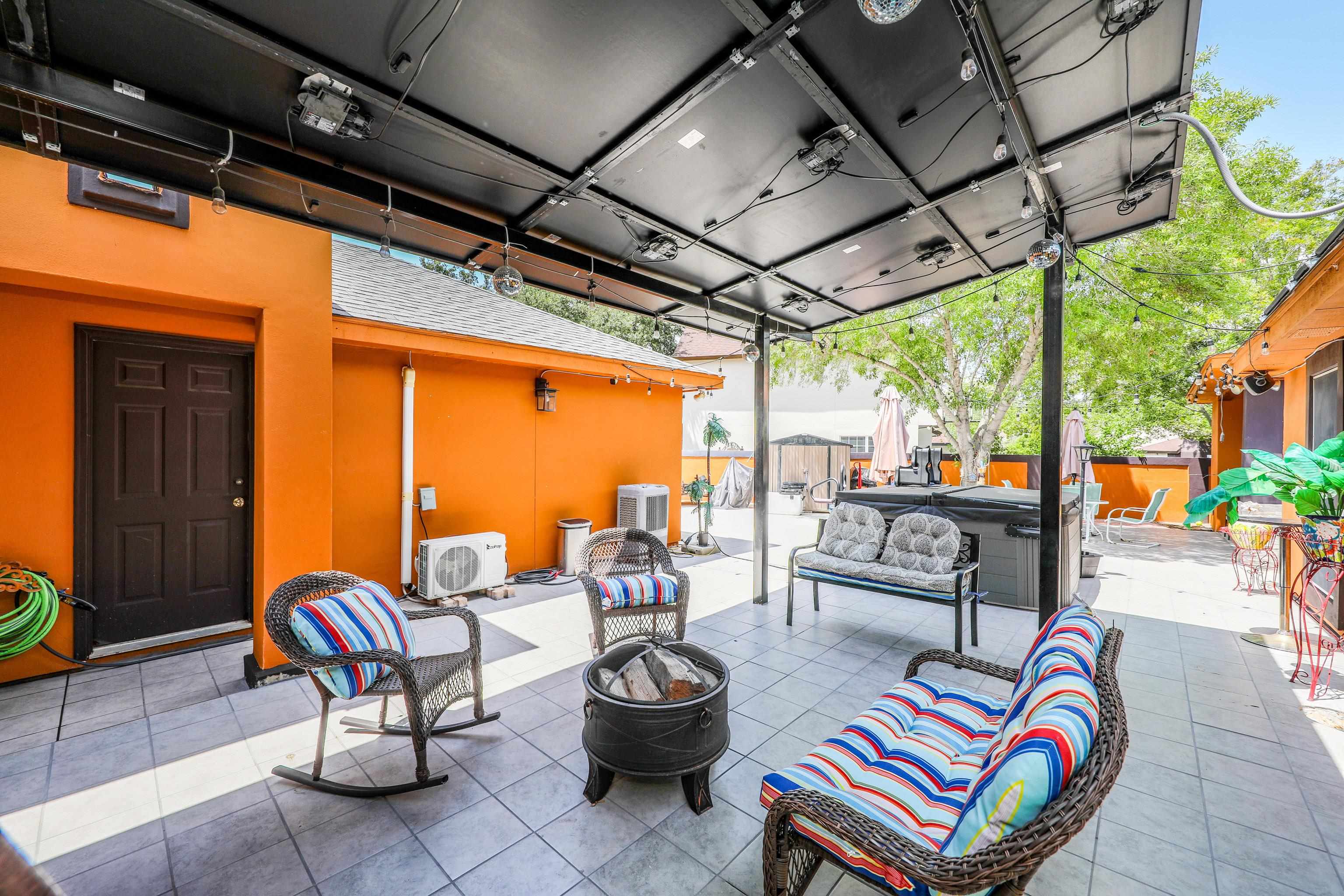 2040 Cochiti Dr