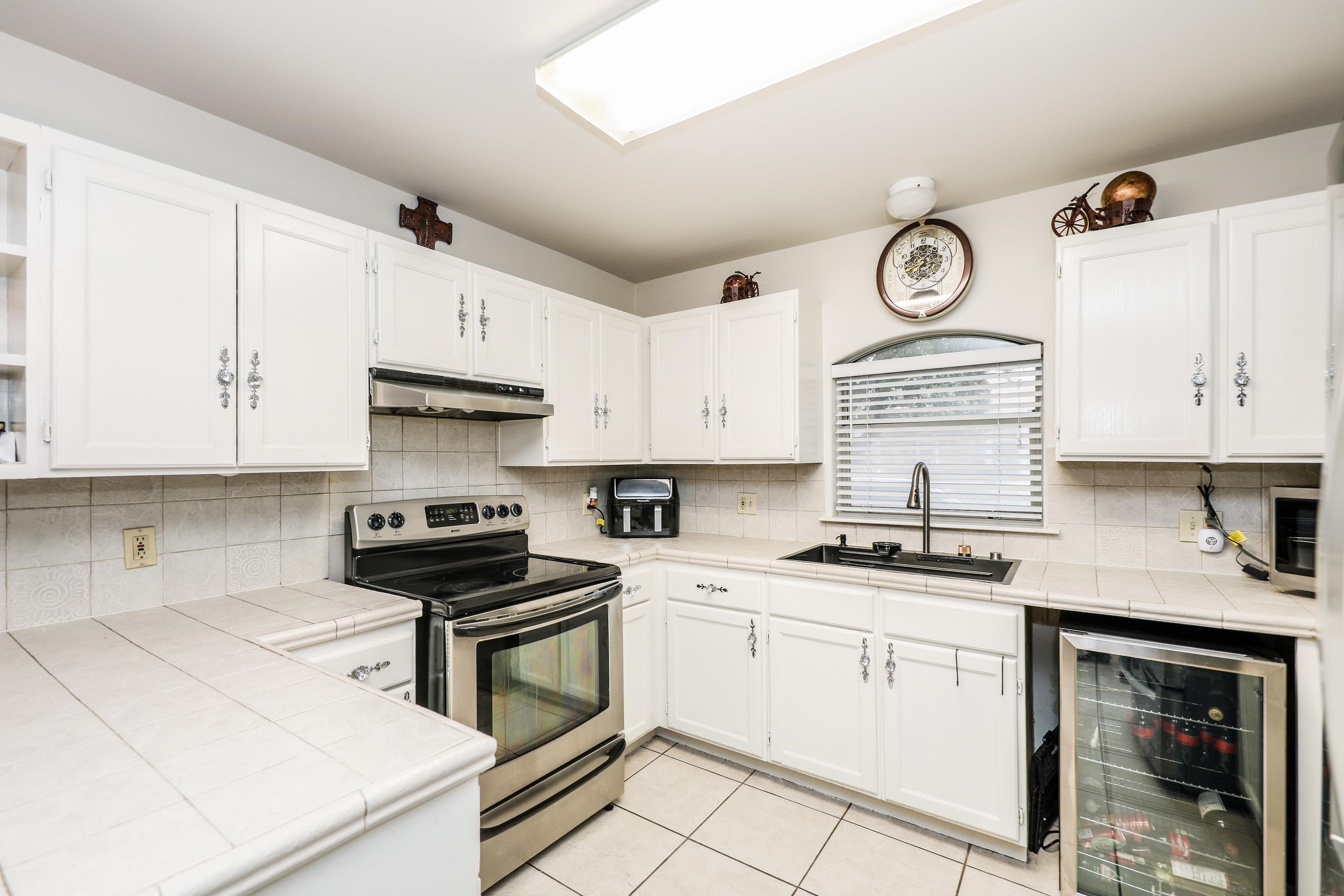 2040 Cochiti Dr