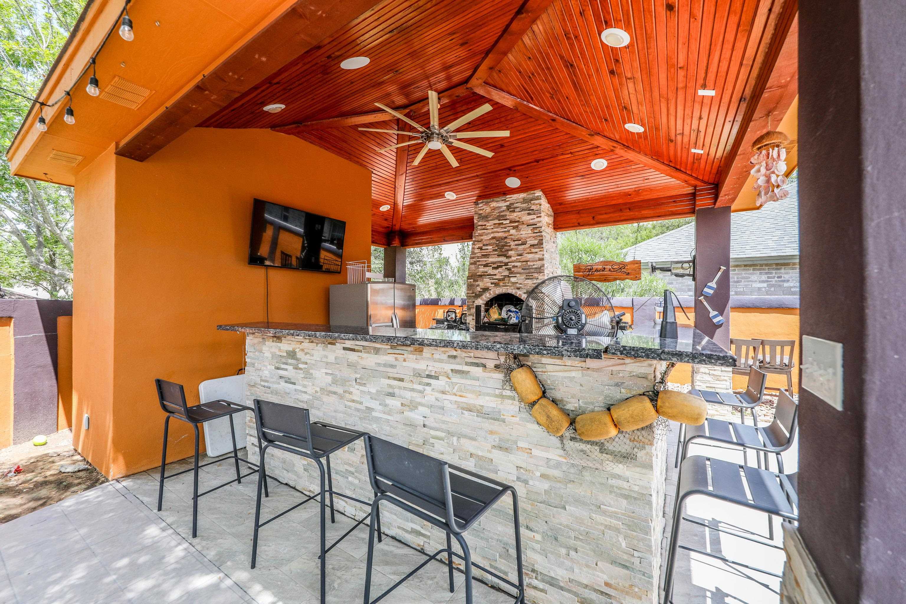 2040 Cochiti Dr