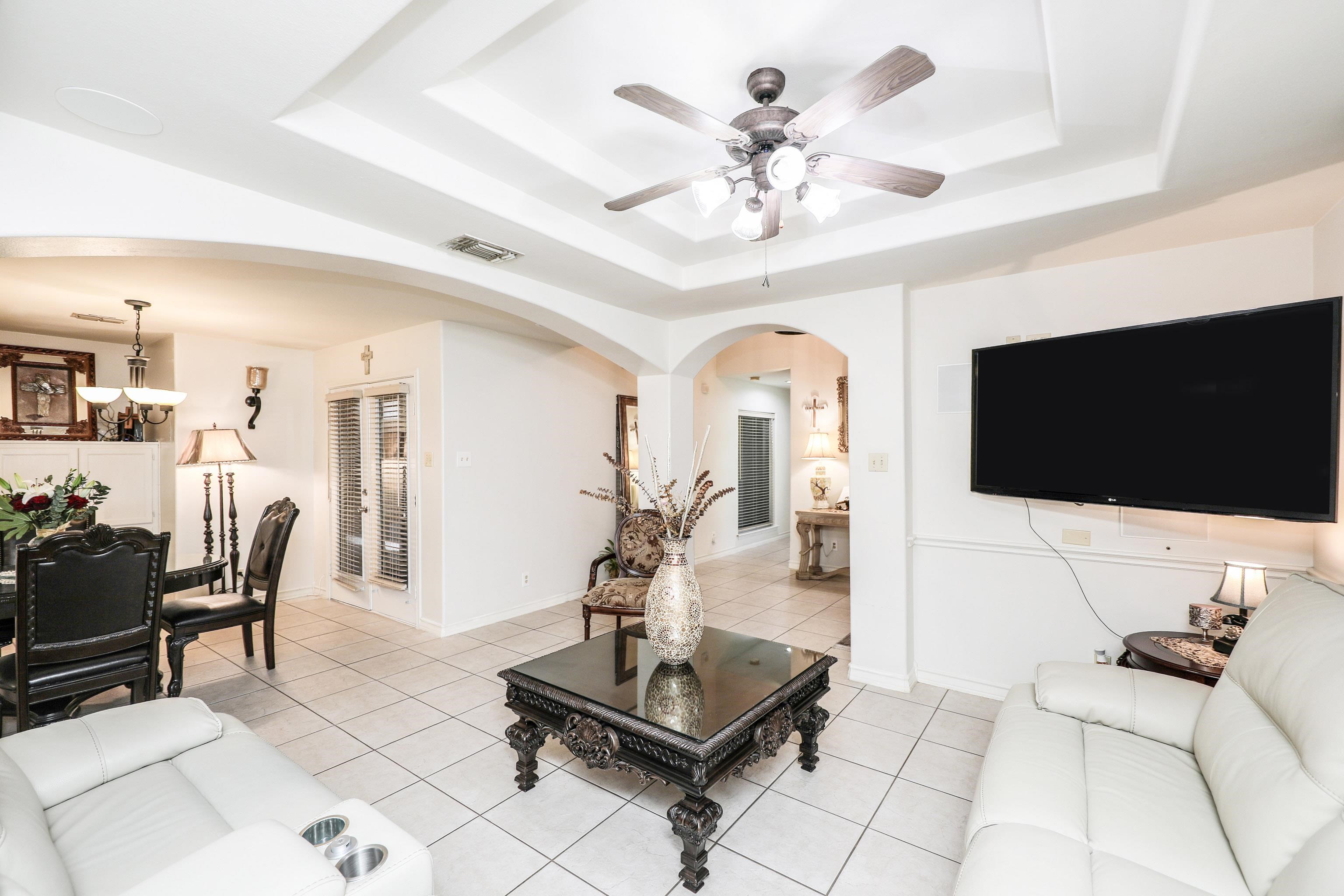 2040 Cochiti Dr