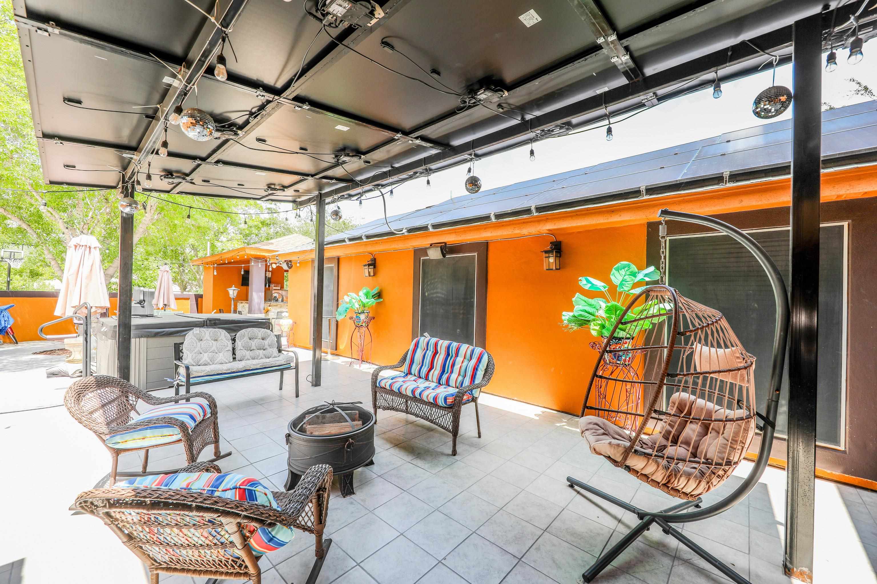 2040 Cochiti Dr