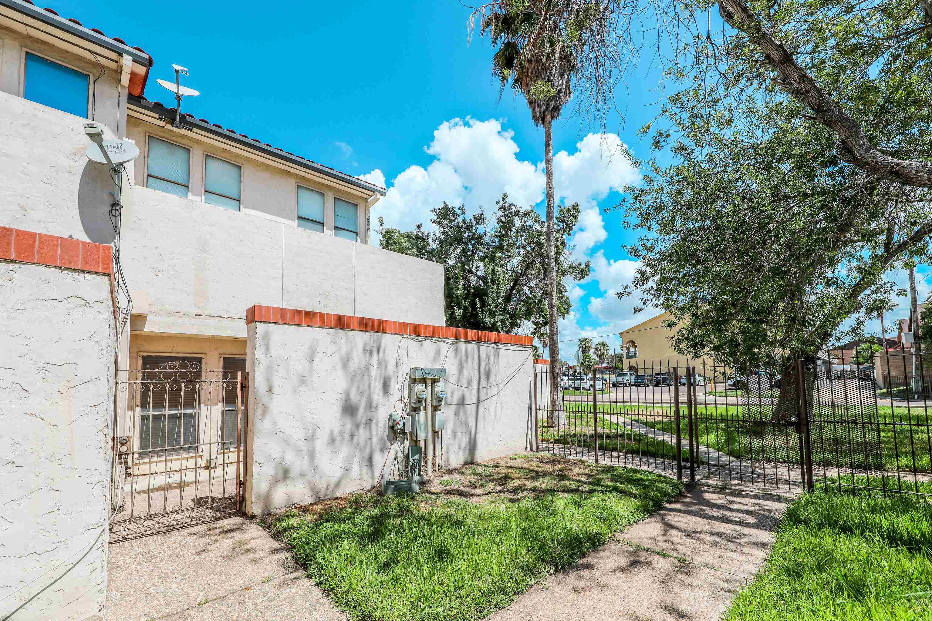 101 W Del Mar Blvd Unit: 2A