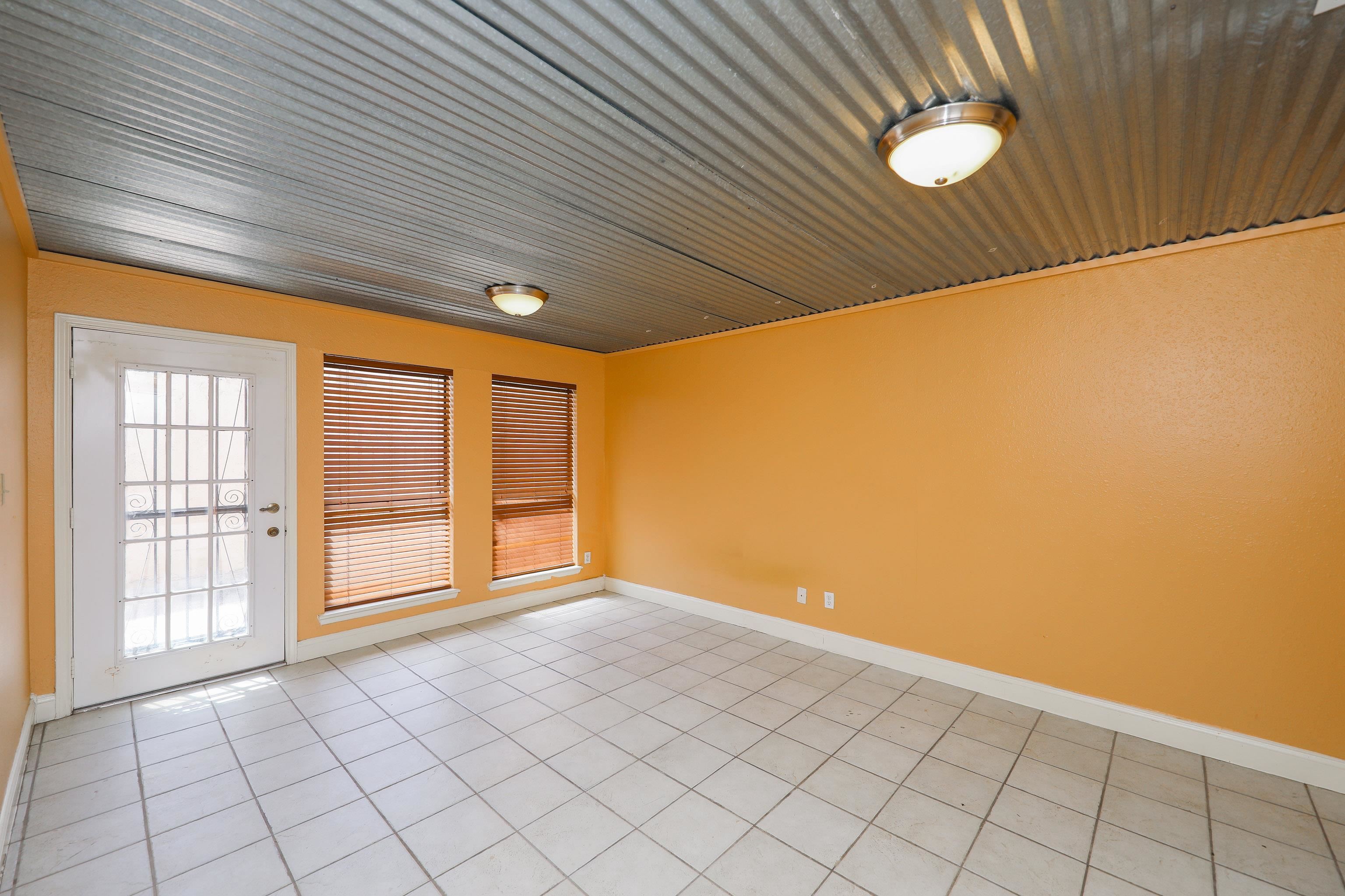 101 W Del Mar Blvd Unit: 2A