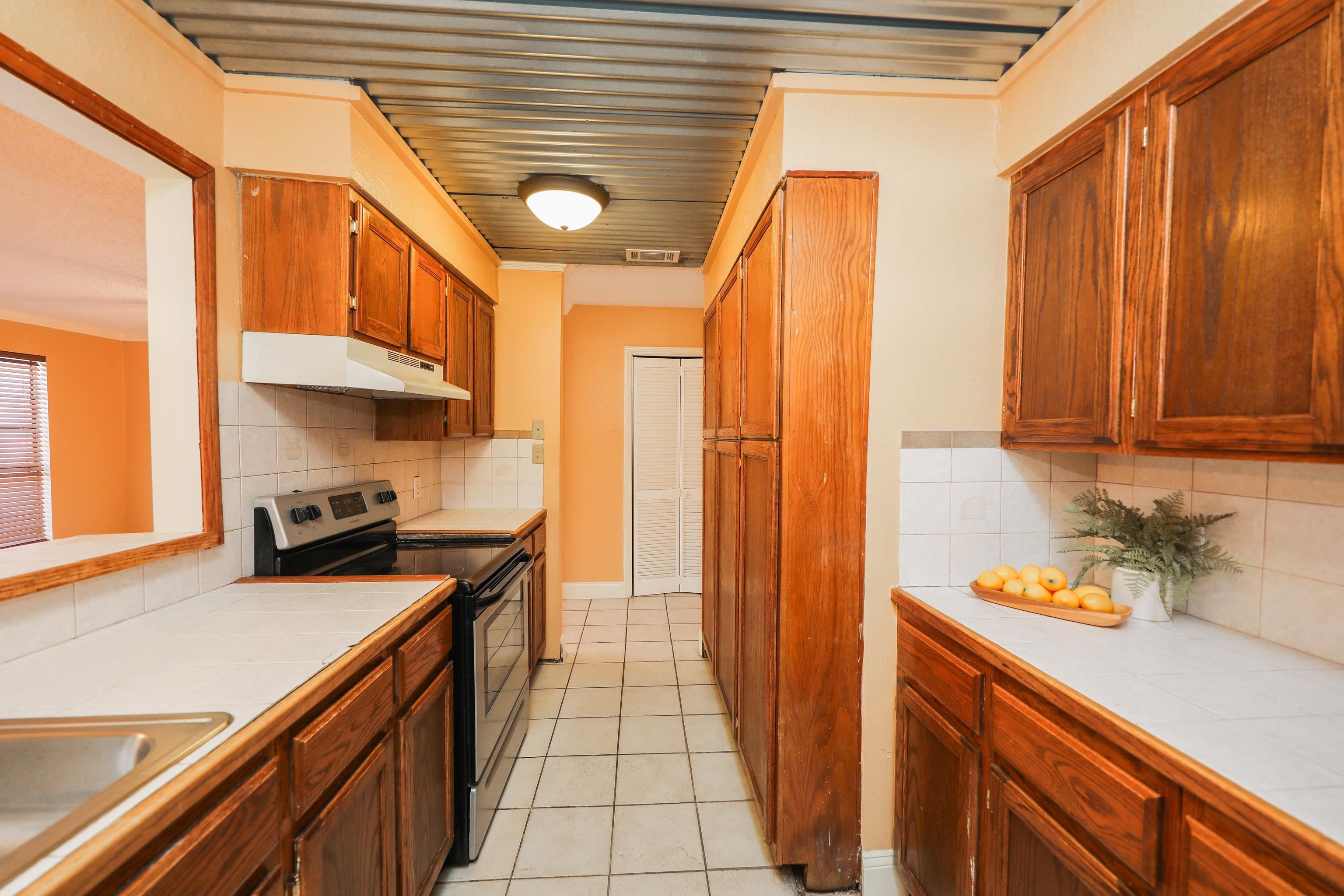 101 W Del Mar Blvd Unit: 2A