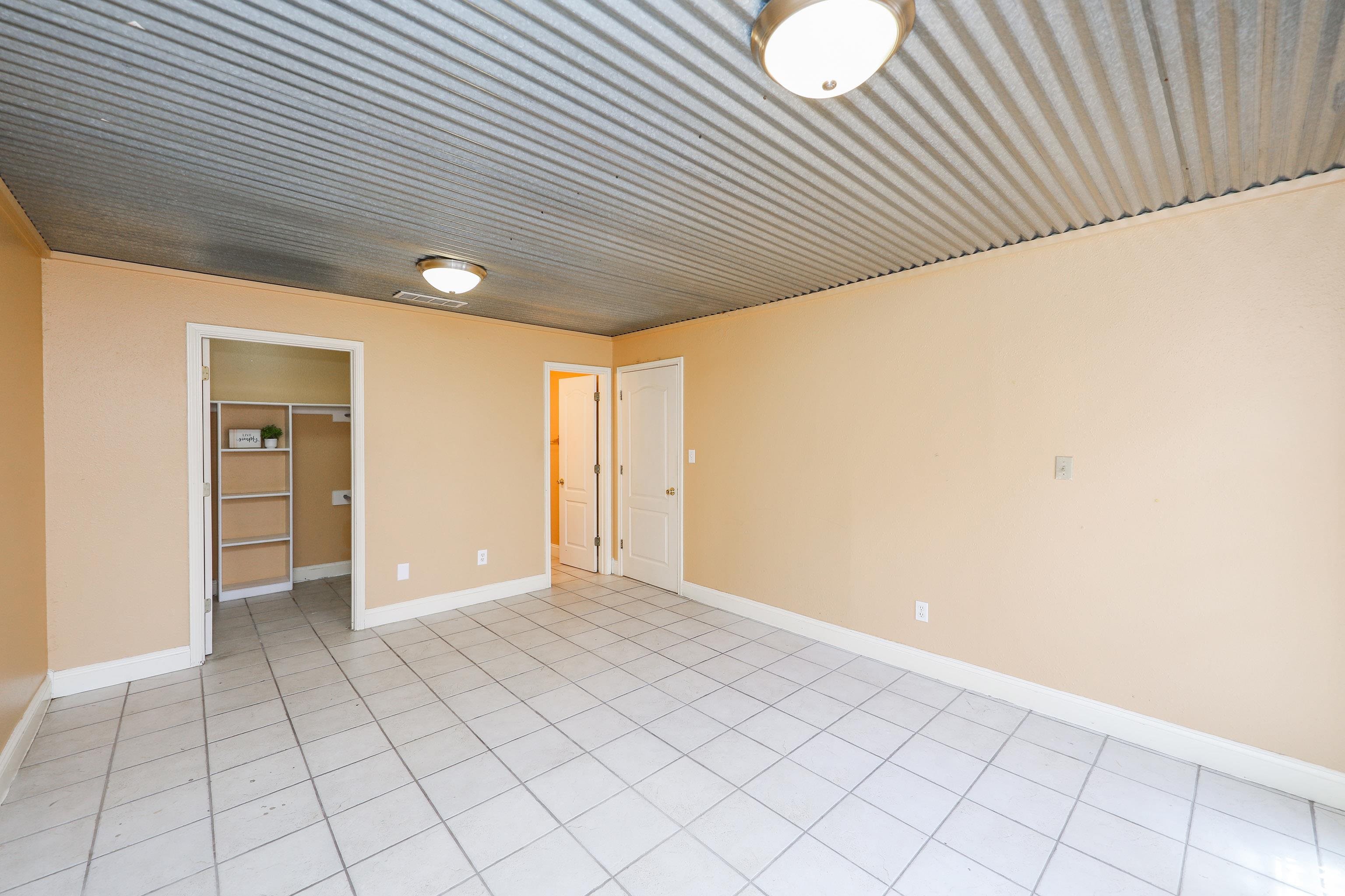 101 W Del Mar Blvd Unit: 2A