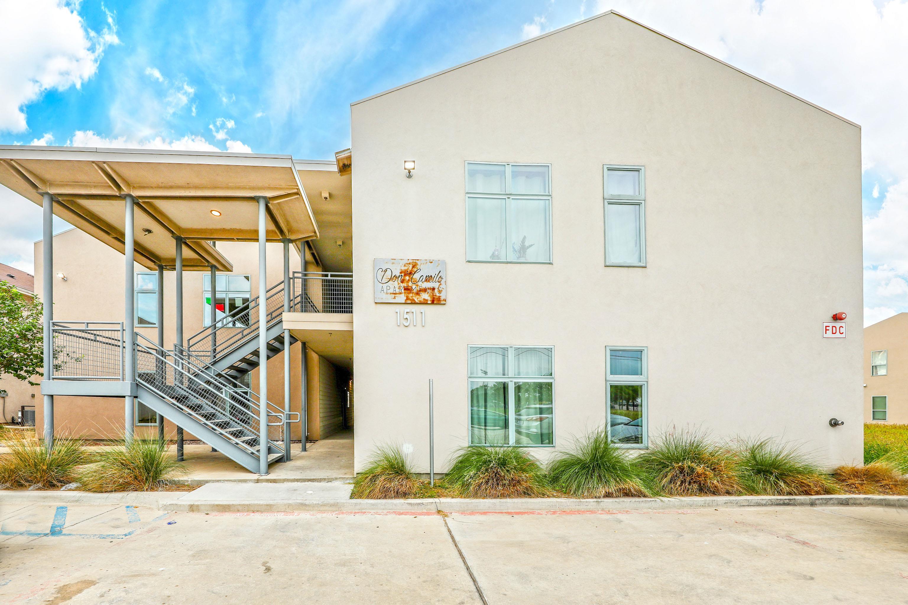 1511 Don Camilo Blvd Unit: 4