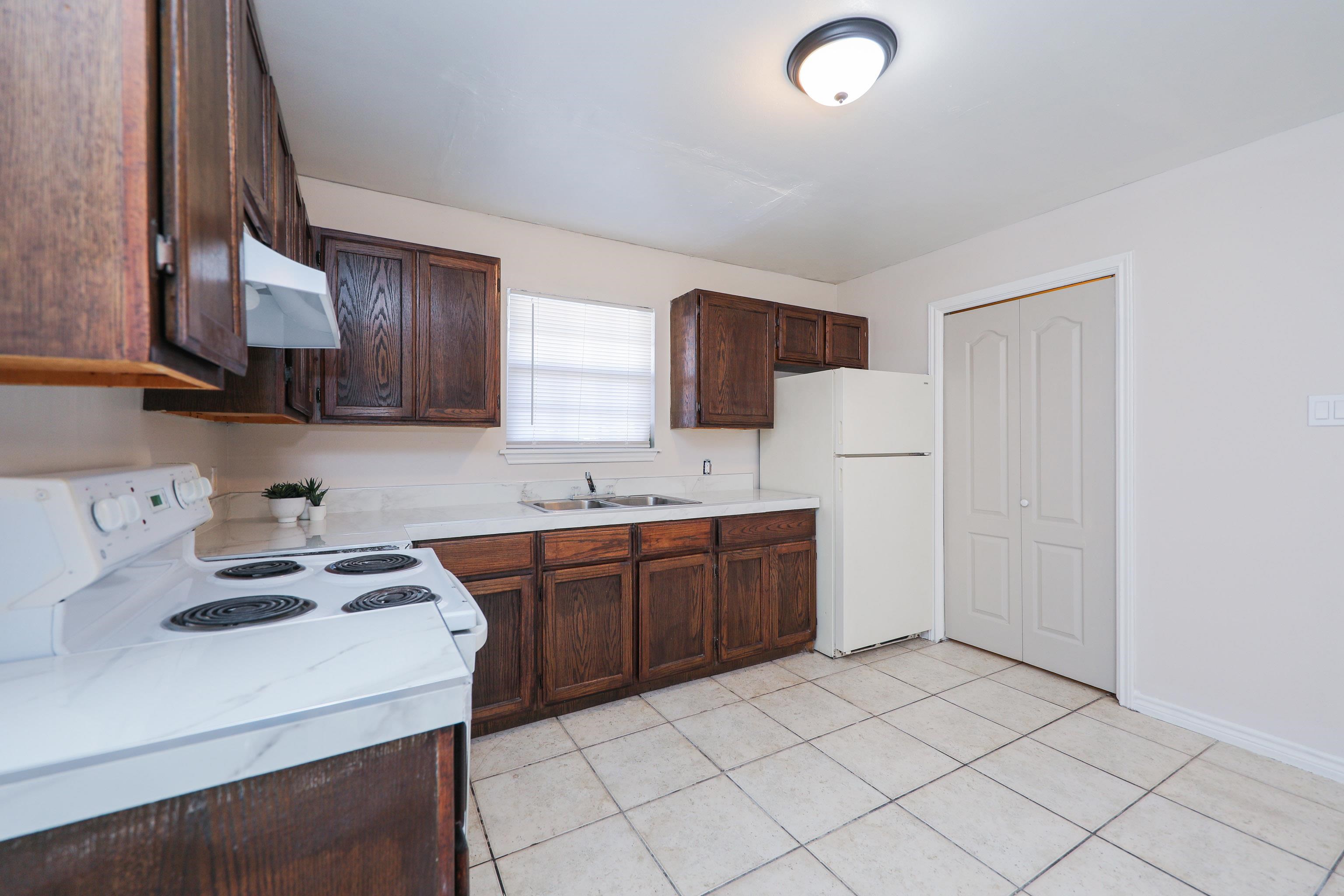 2220 Santa Cleotilde Ave Unit: 4