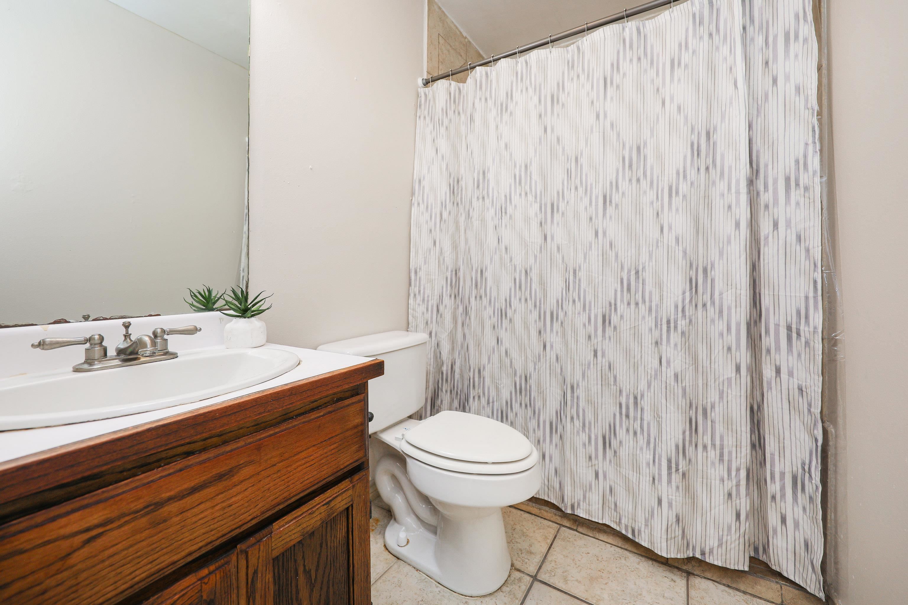 2220 Santa Cleotilde Ave Unit: 4