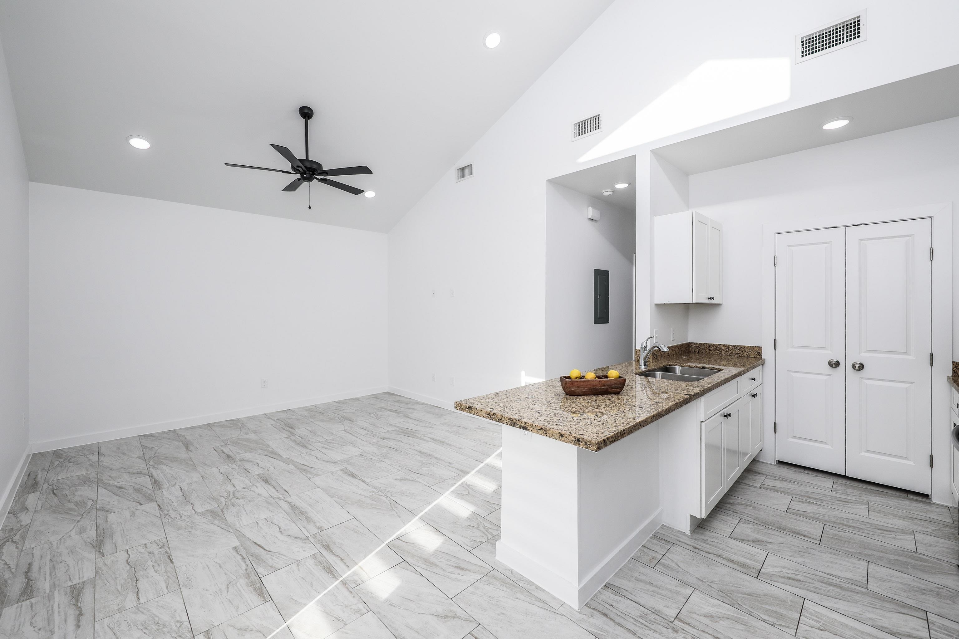 3911 Casa Blanca Lake Rd Unit: 5