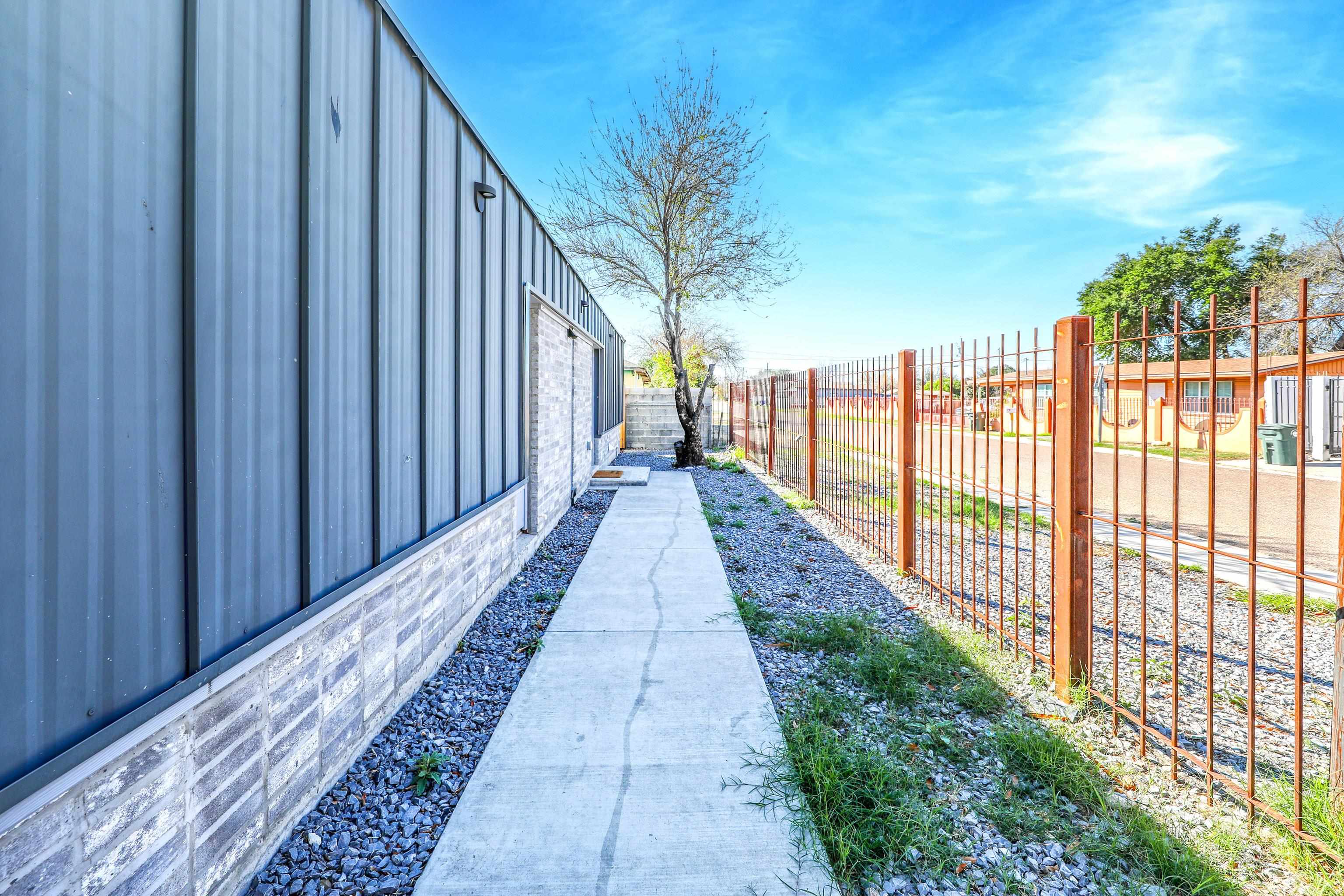 2301 Ligarde St Unit: B