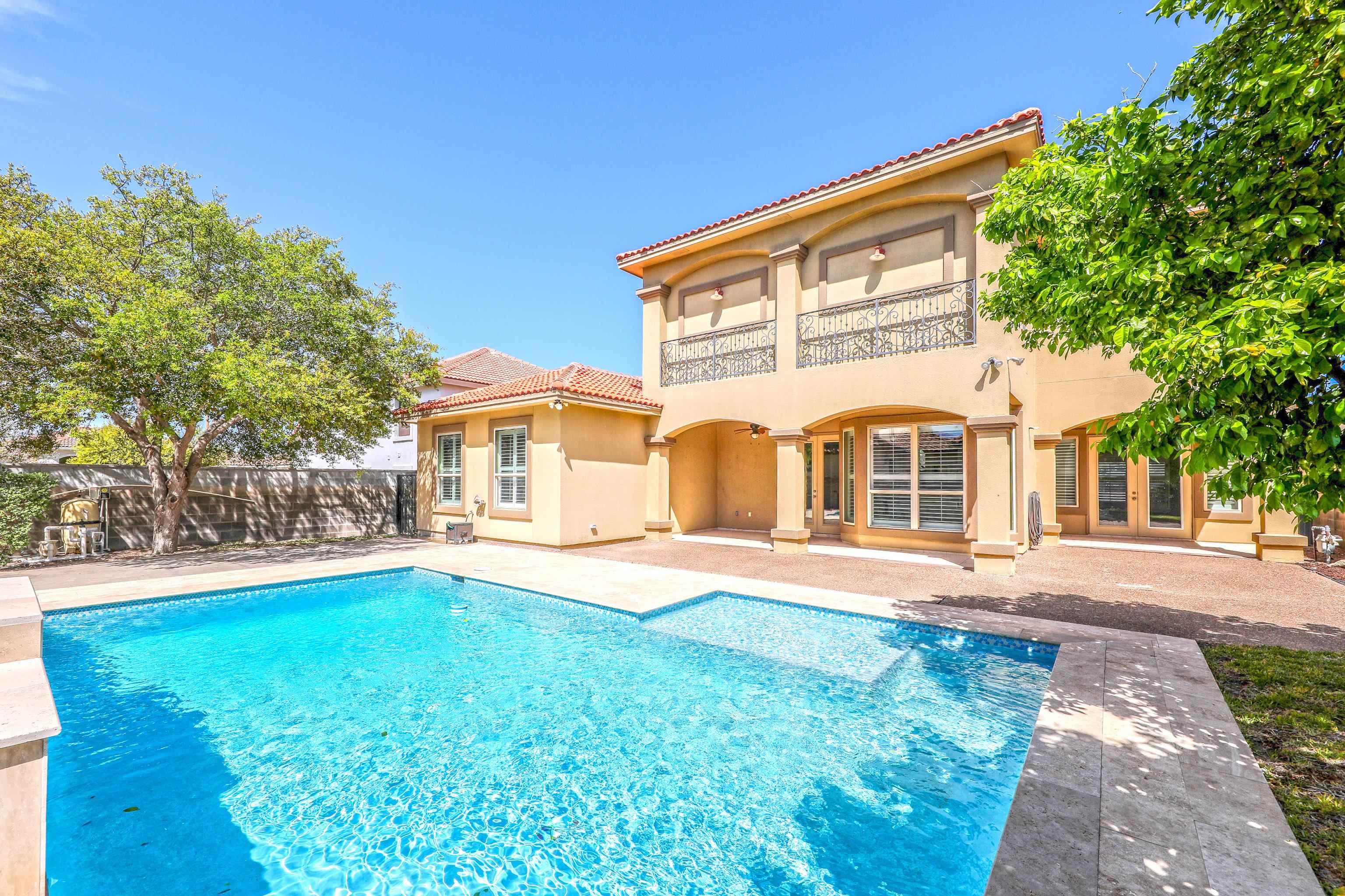 319 Lake Carnegie Ct.