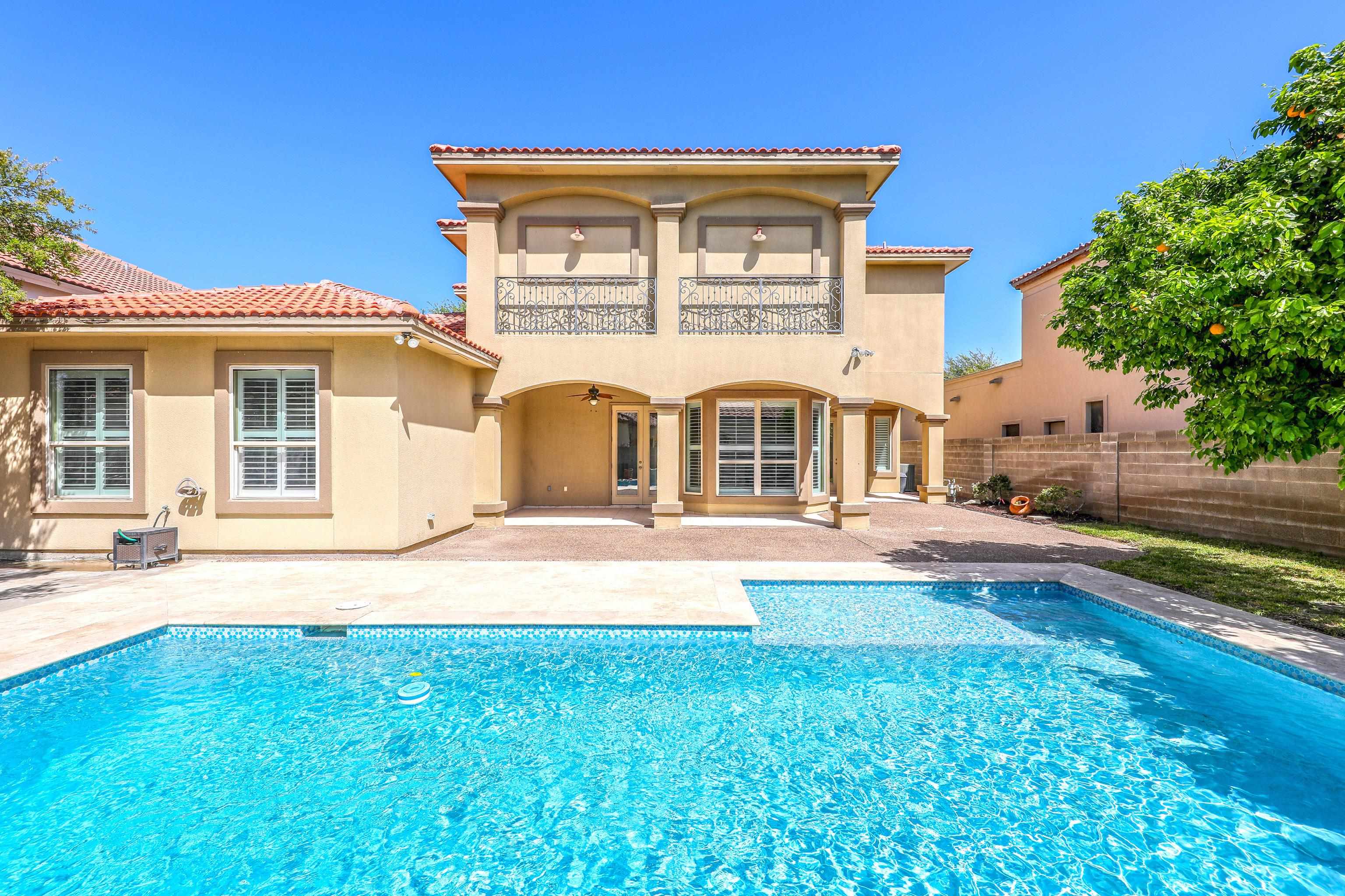 319 Lake Carnegie Ct.