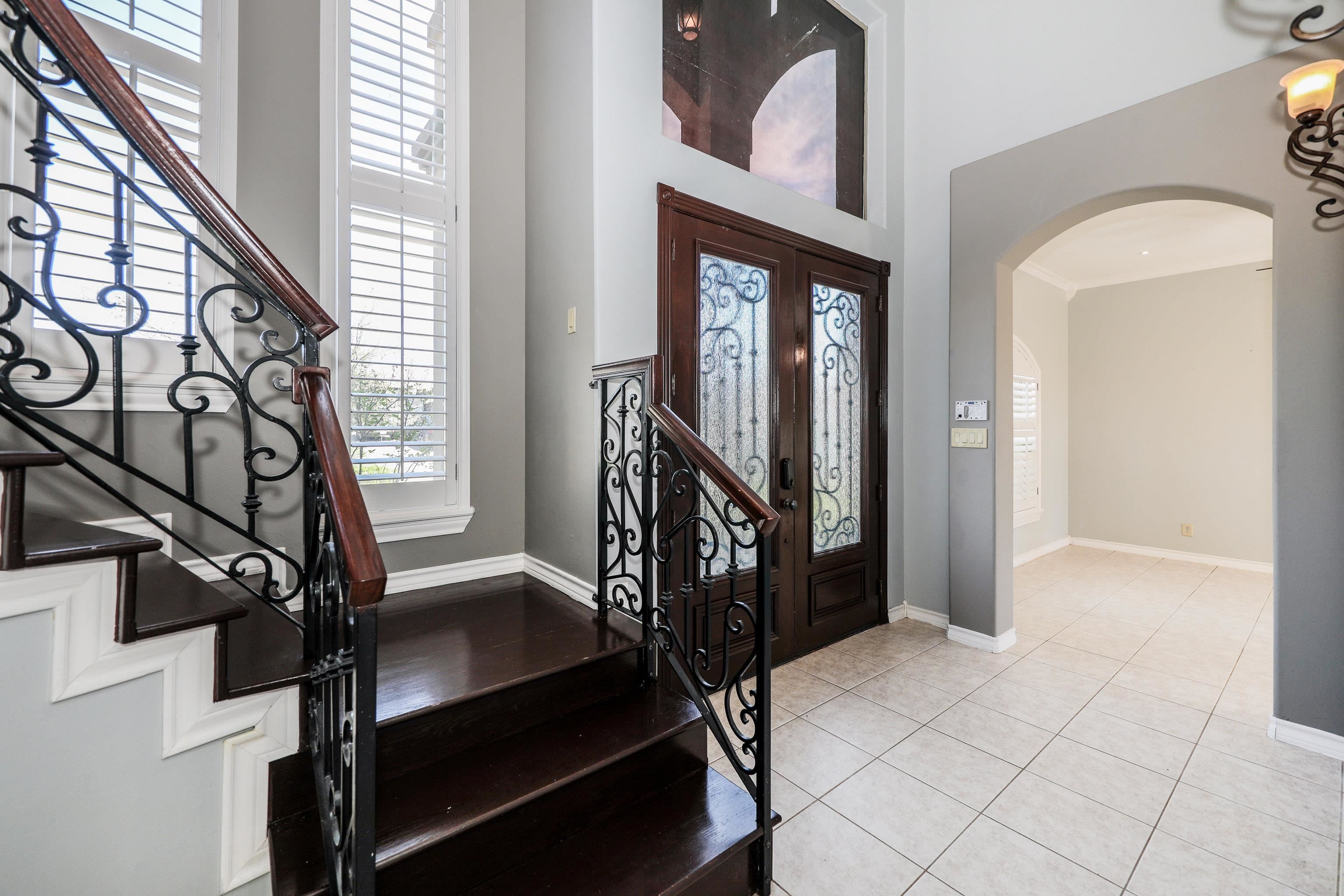 319 Lake Carnegie Ct.