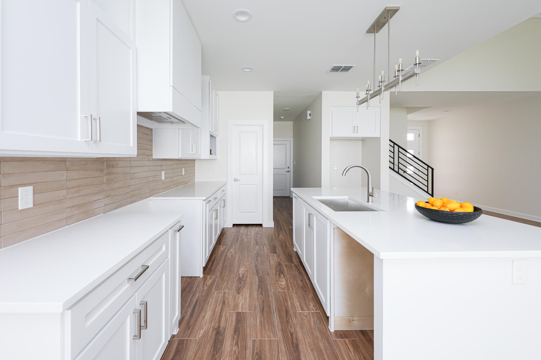 7525 Cresta Bella Street