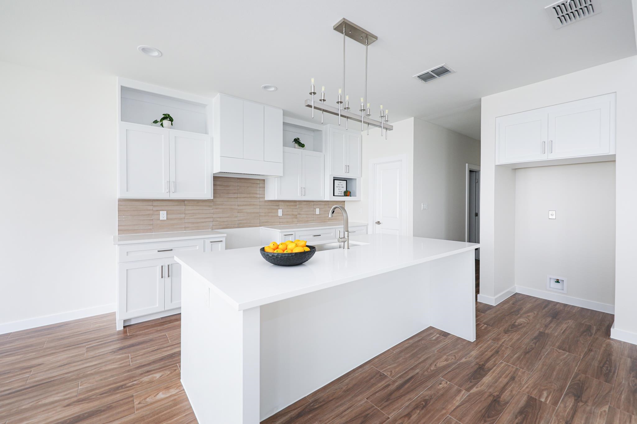 7525 Cresta Bella Street