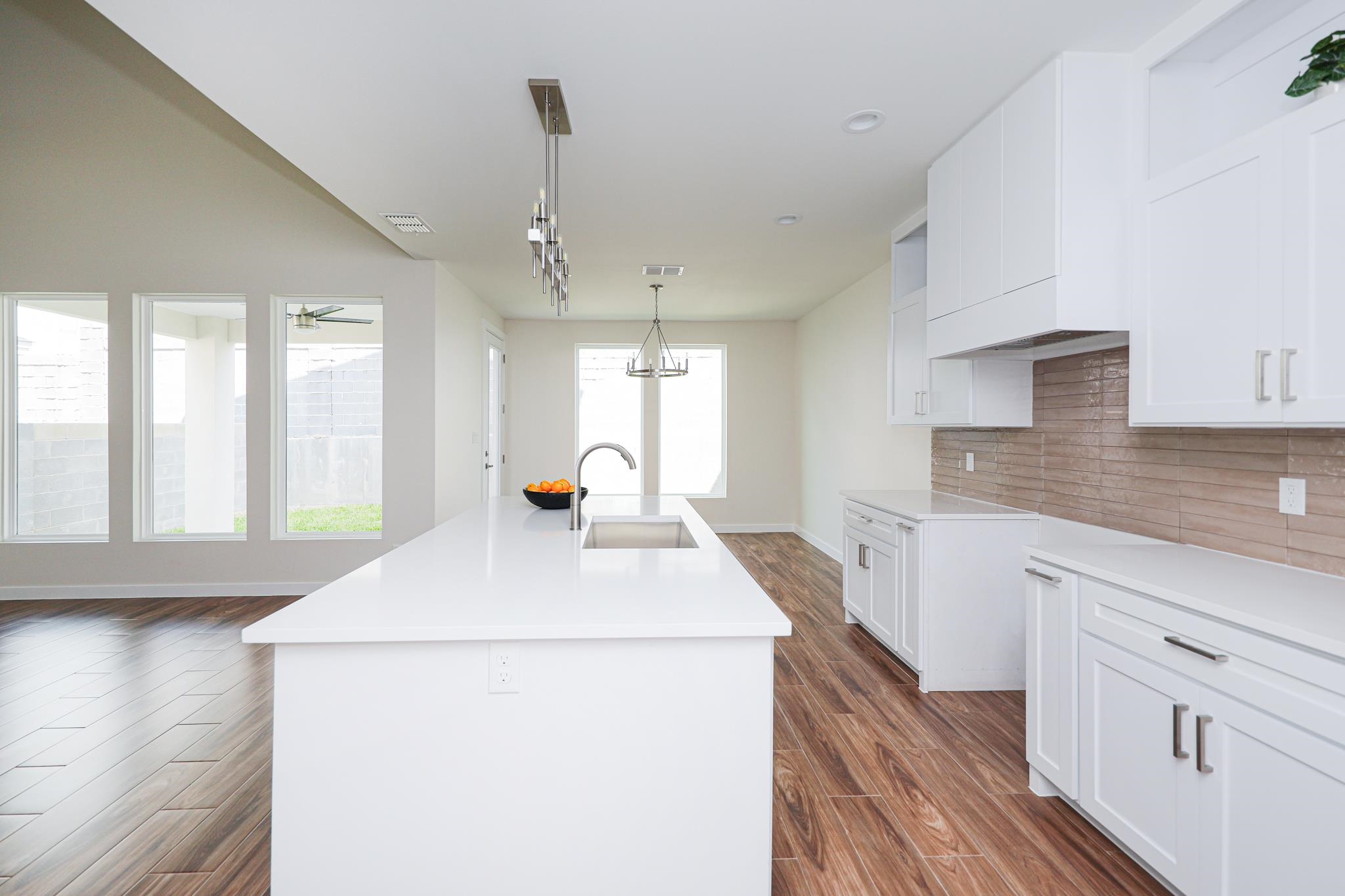 7525 Cresta Bella Street