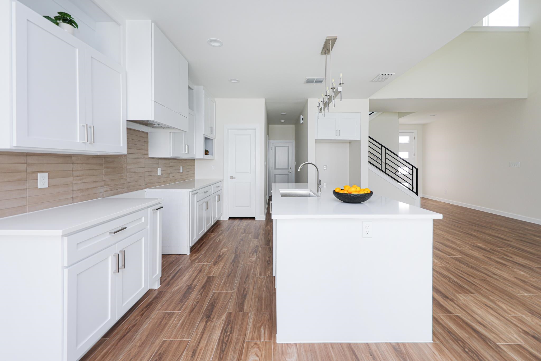 7525 Cresta Bella Street