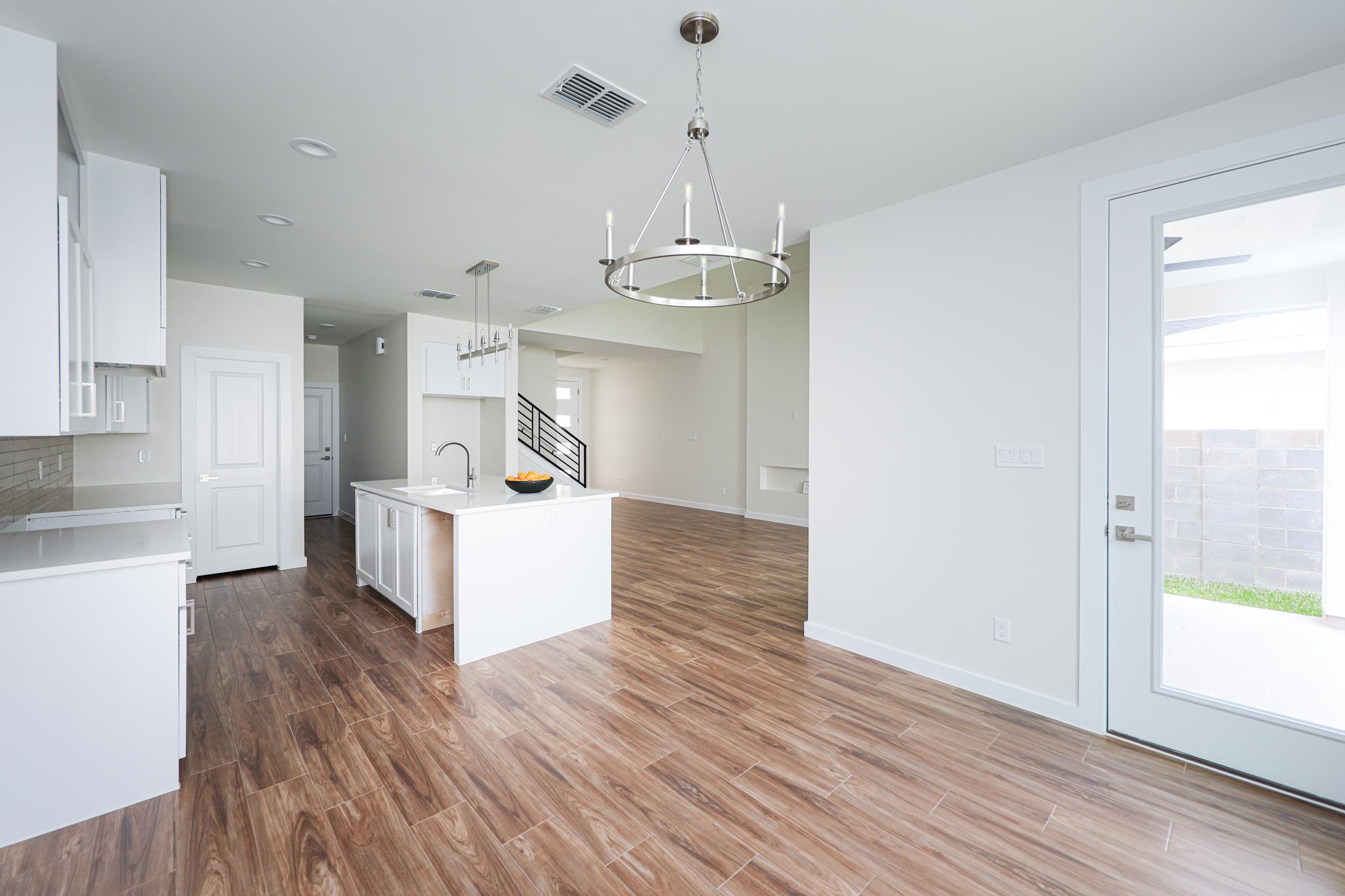 7525 Cresta Bella Street